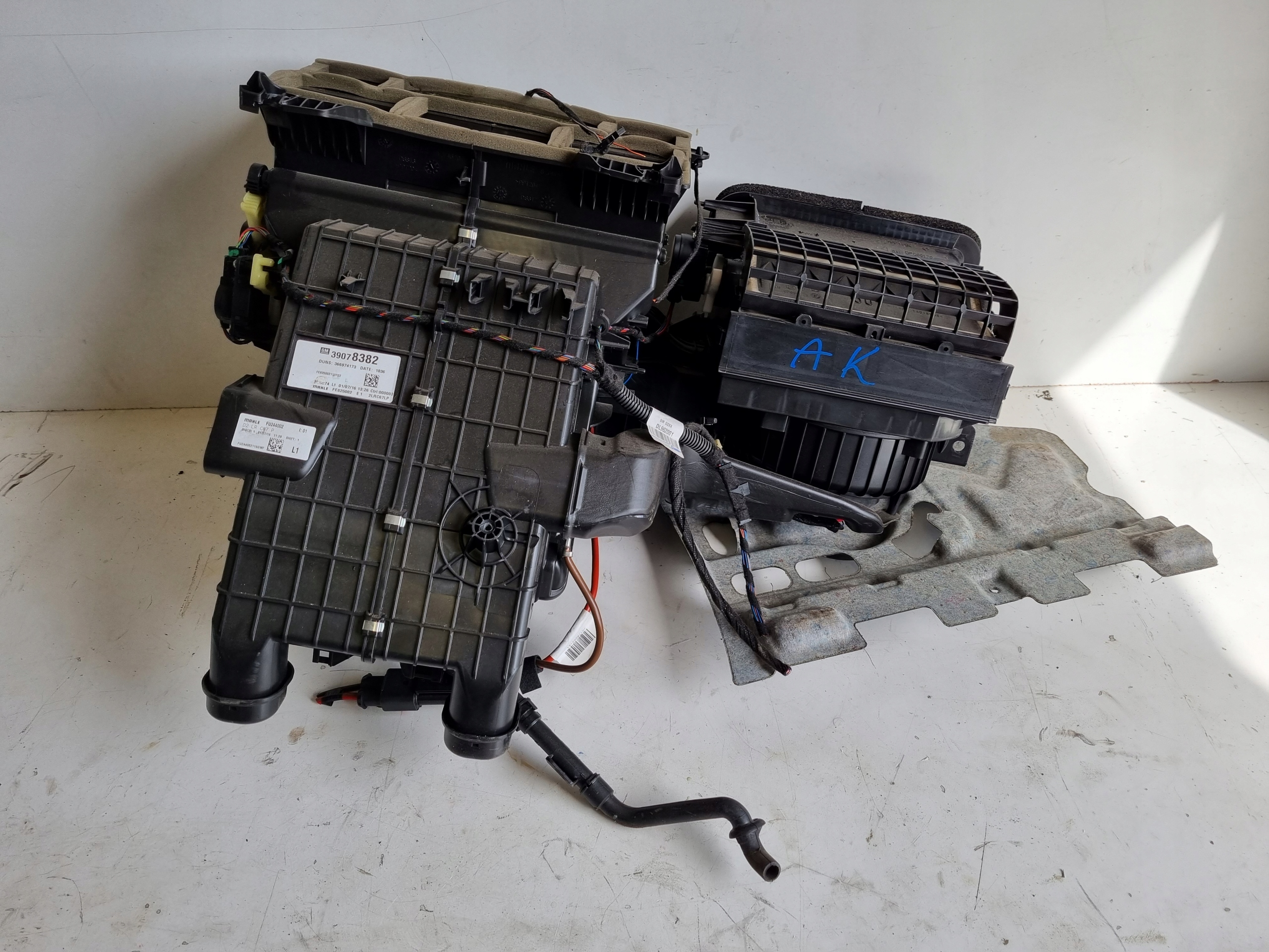 OPEL ASTRA K ОБІГРІВАЧ 39078382