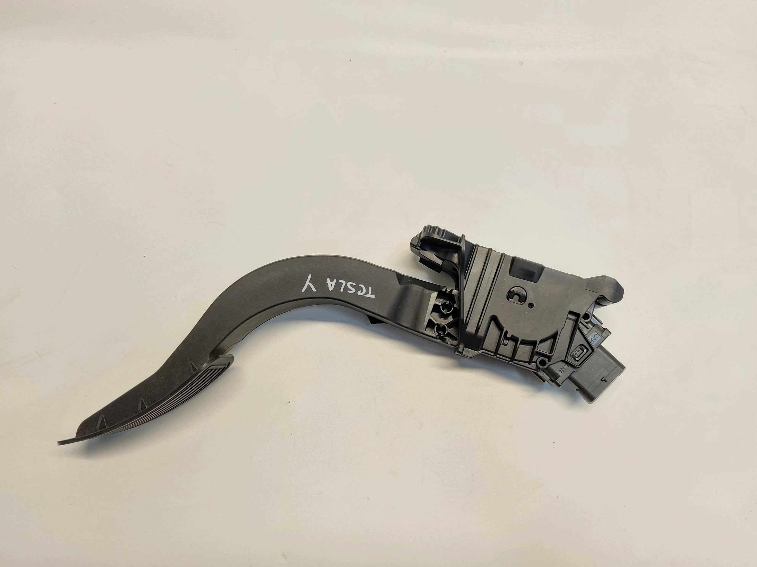 TESLA MODEL Y 2024r accelerator pedal POTENCJOMENTR 762.321.156.967