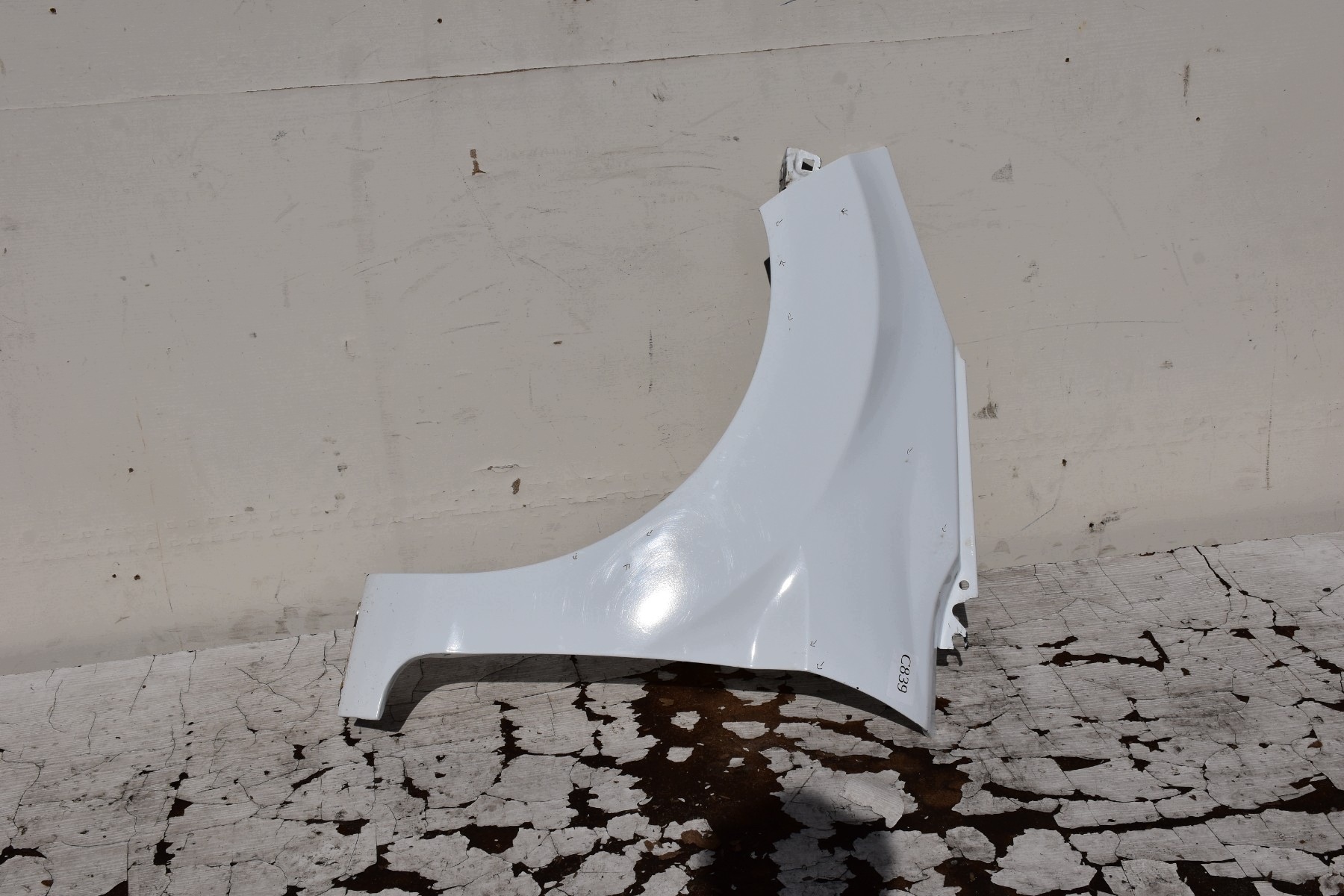 fender left front FORD FIESTA MK7 Polift 2012-2017 code: Frozen White