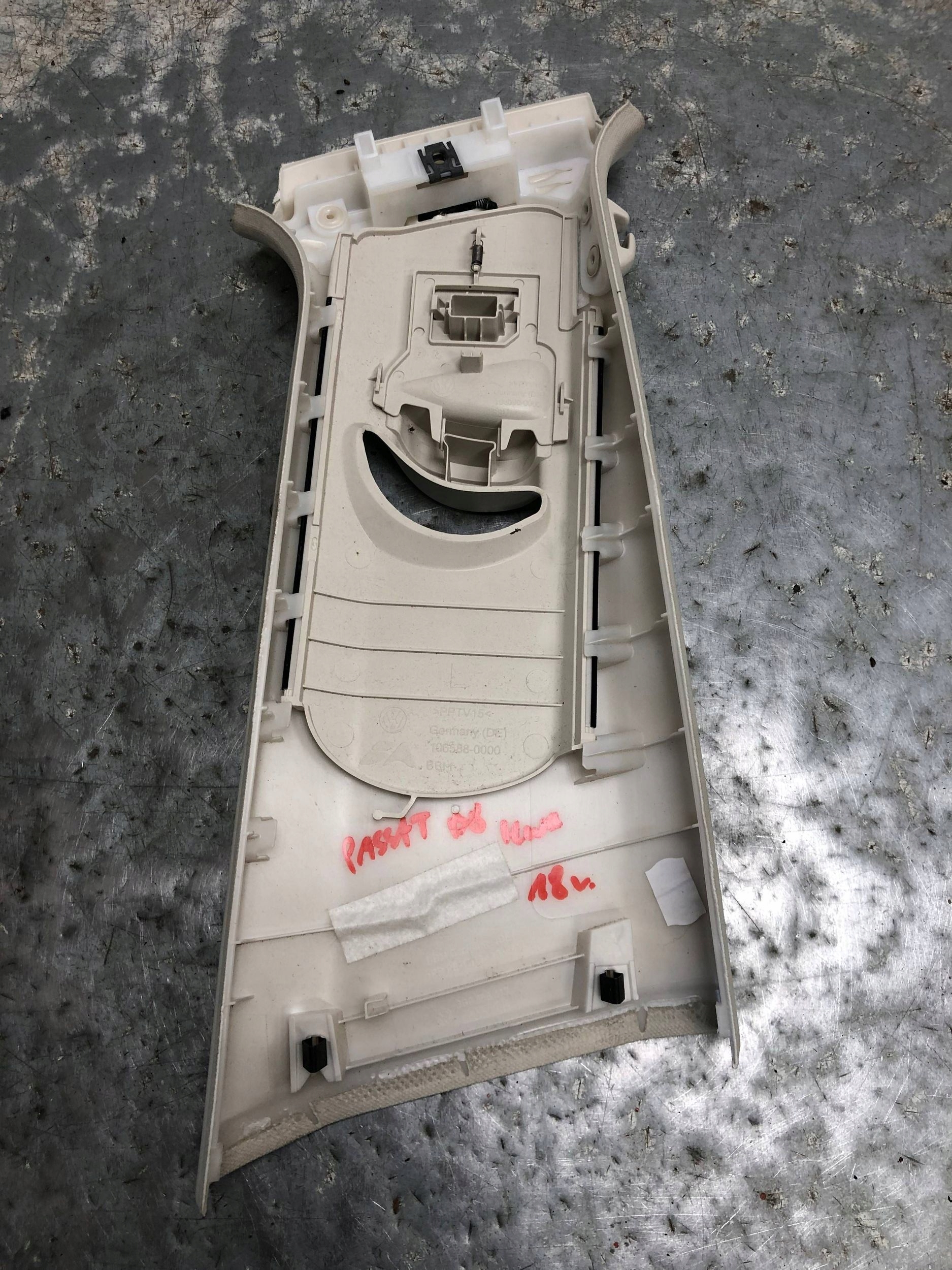 cover SLUPKA B left VW PASSAT B8 3G0868417