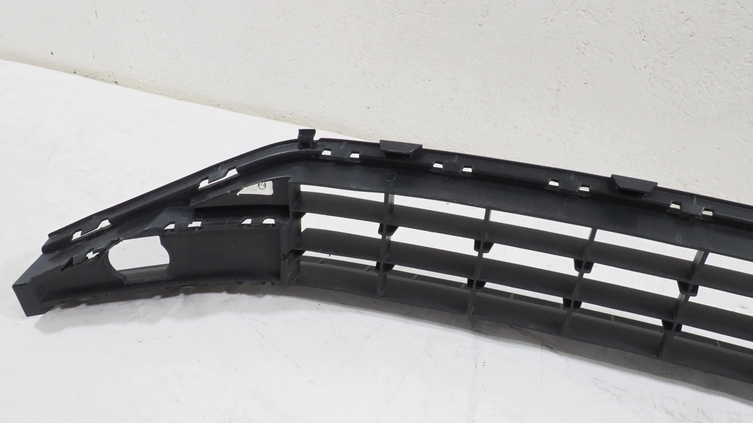 VW Jetta VII mitte lüftungsgitter der stoßstange vorne 17A853677