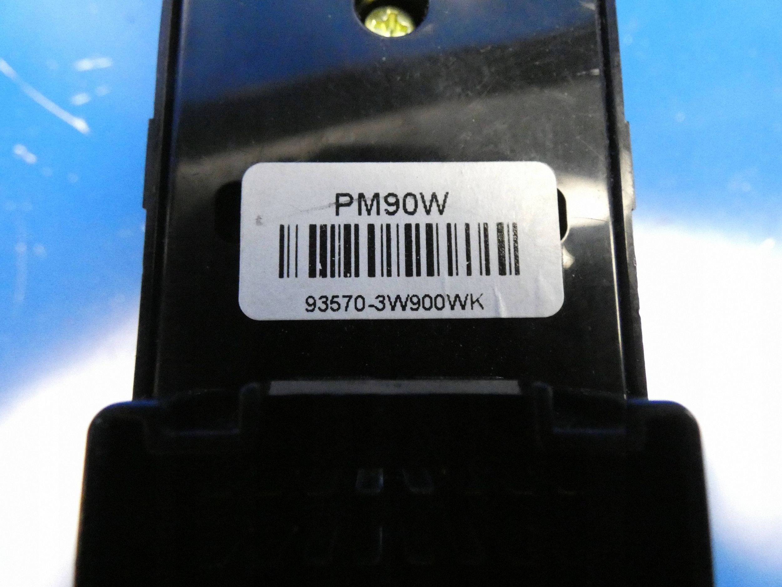 window control switch front side left KIA Sportage 935703W900