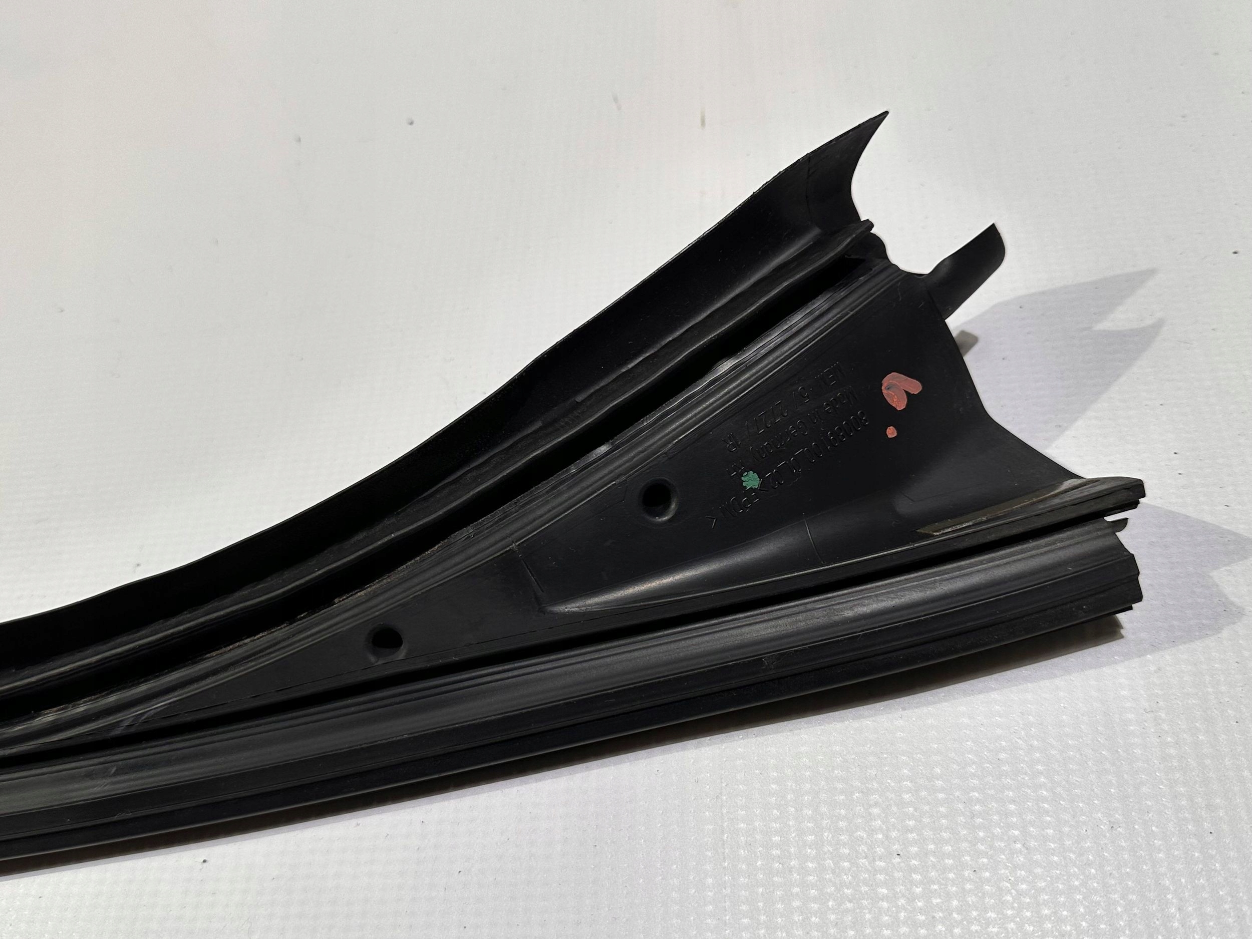 gasket upper windows front front right Maserati GranTurismo 2008+