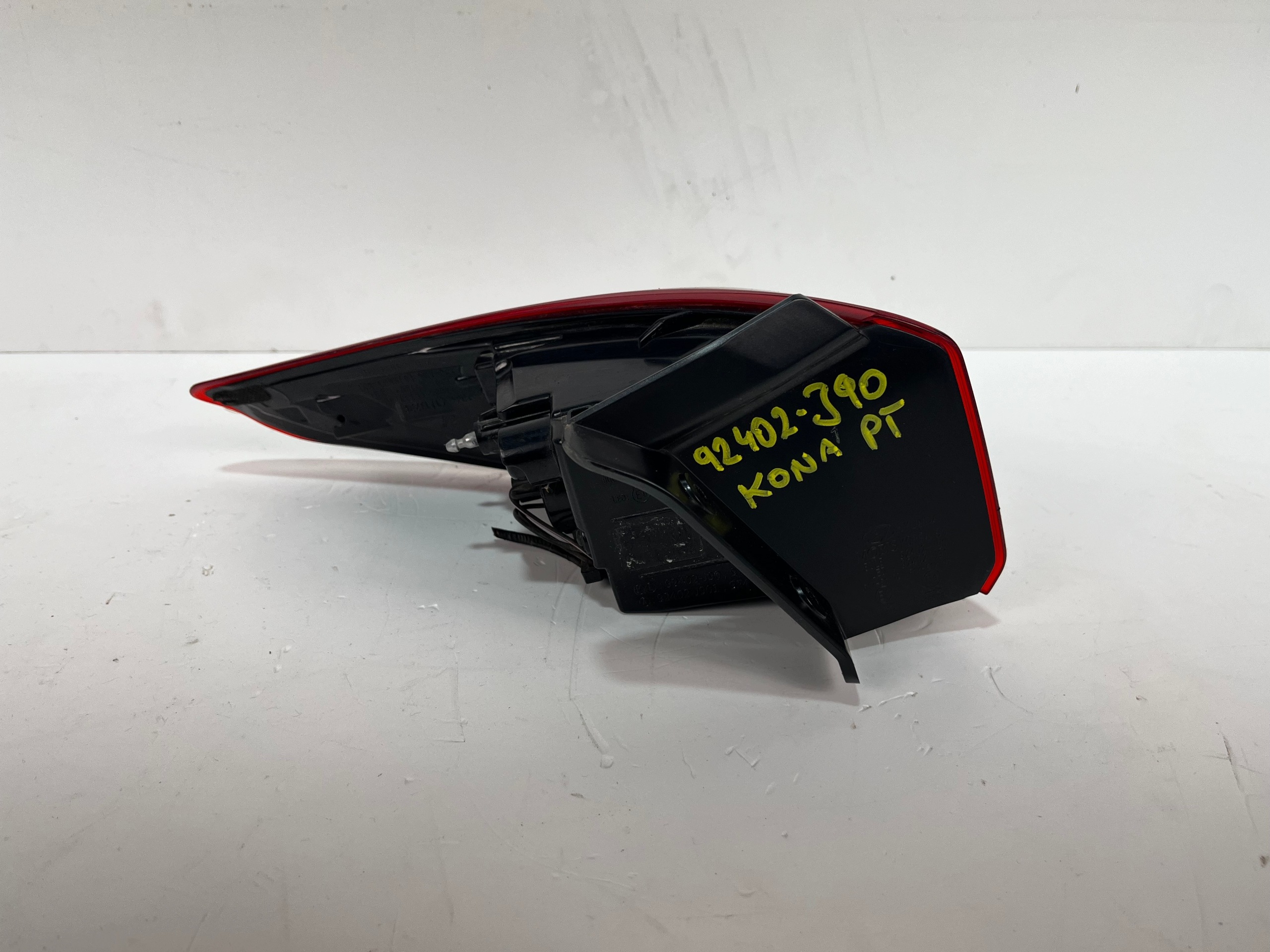 light right rear HYUNDAI KONA 92402-J90
