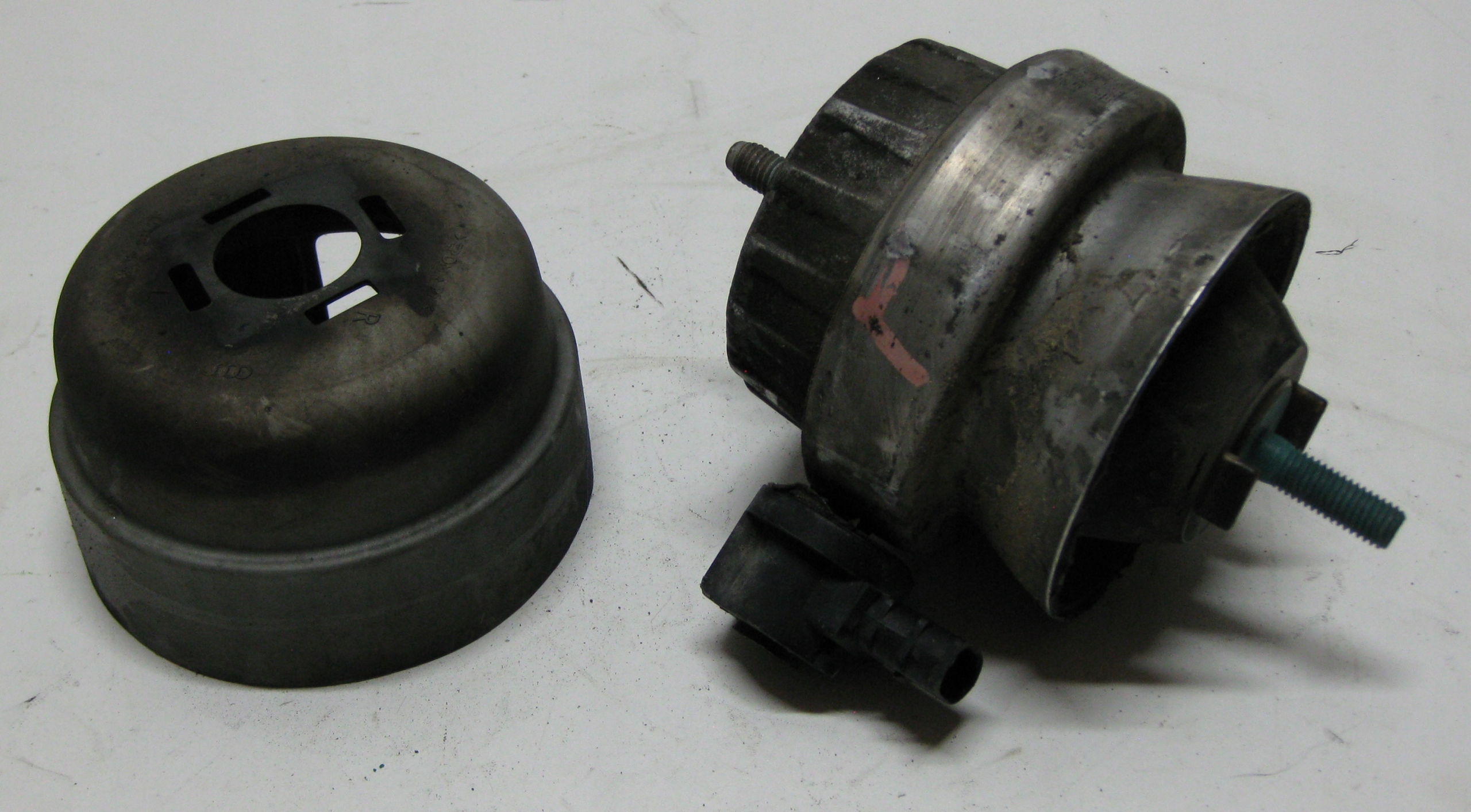 AUDI A6 C6 2.7 TDI 07R engine mount 4F0199379H
