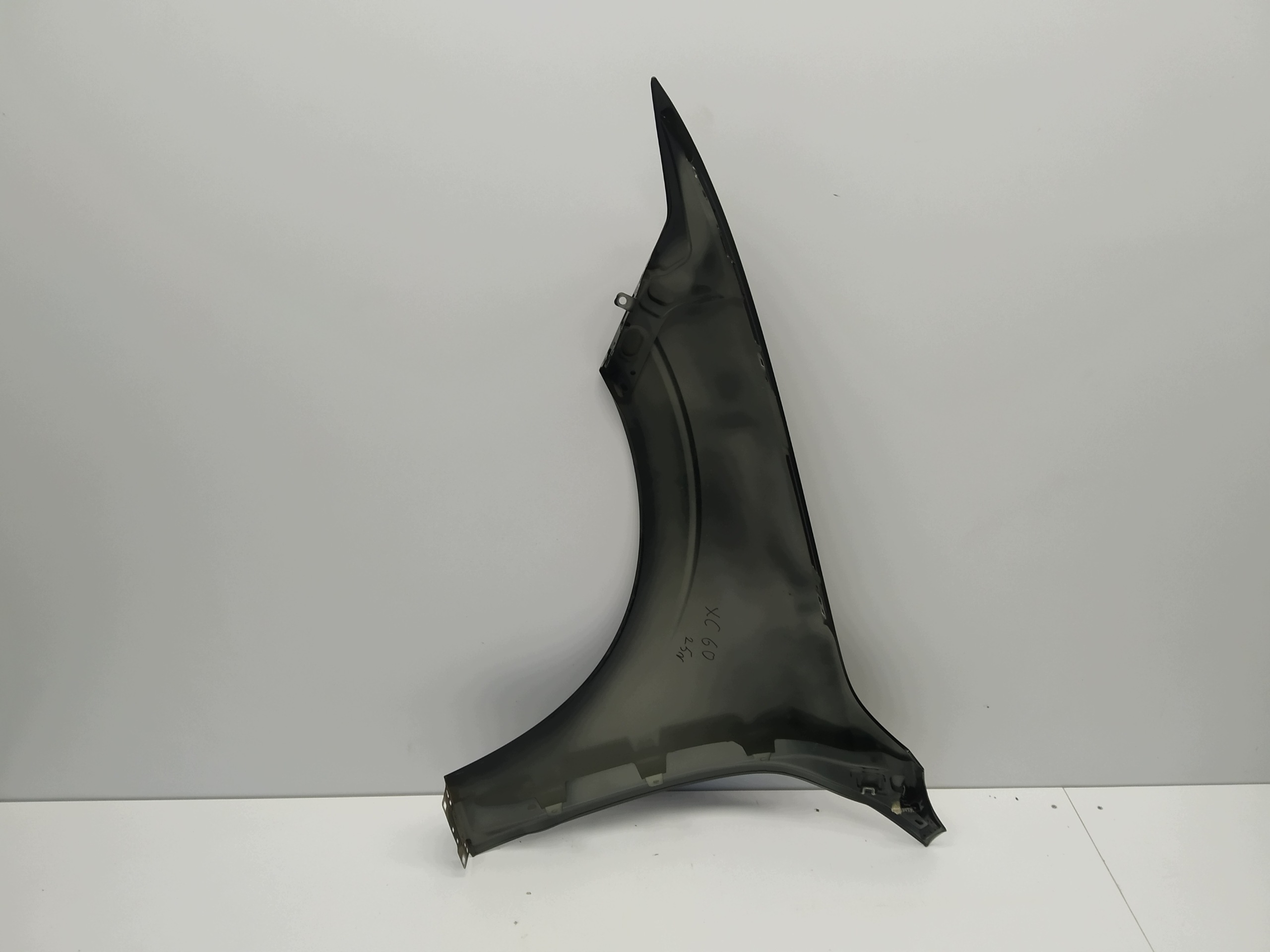 2017r + Volvo Xc60 II fender front right front original black