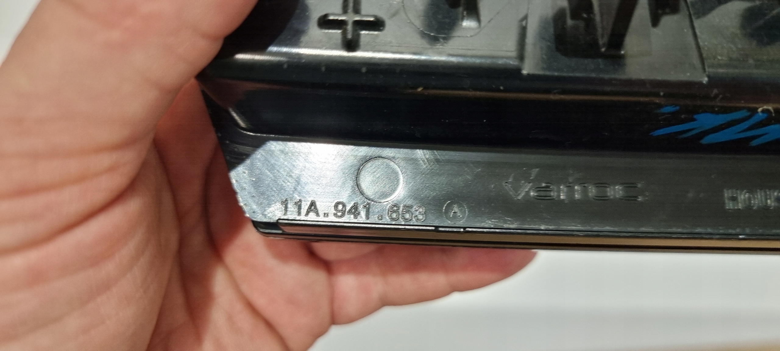 левый led в бампер vw ID4 11A 20-