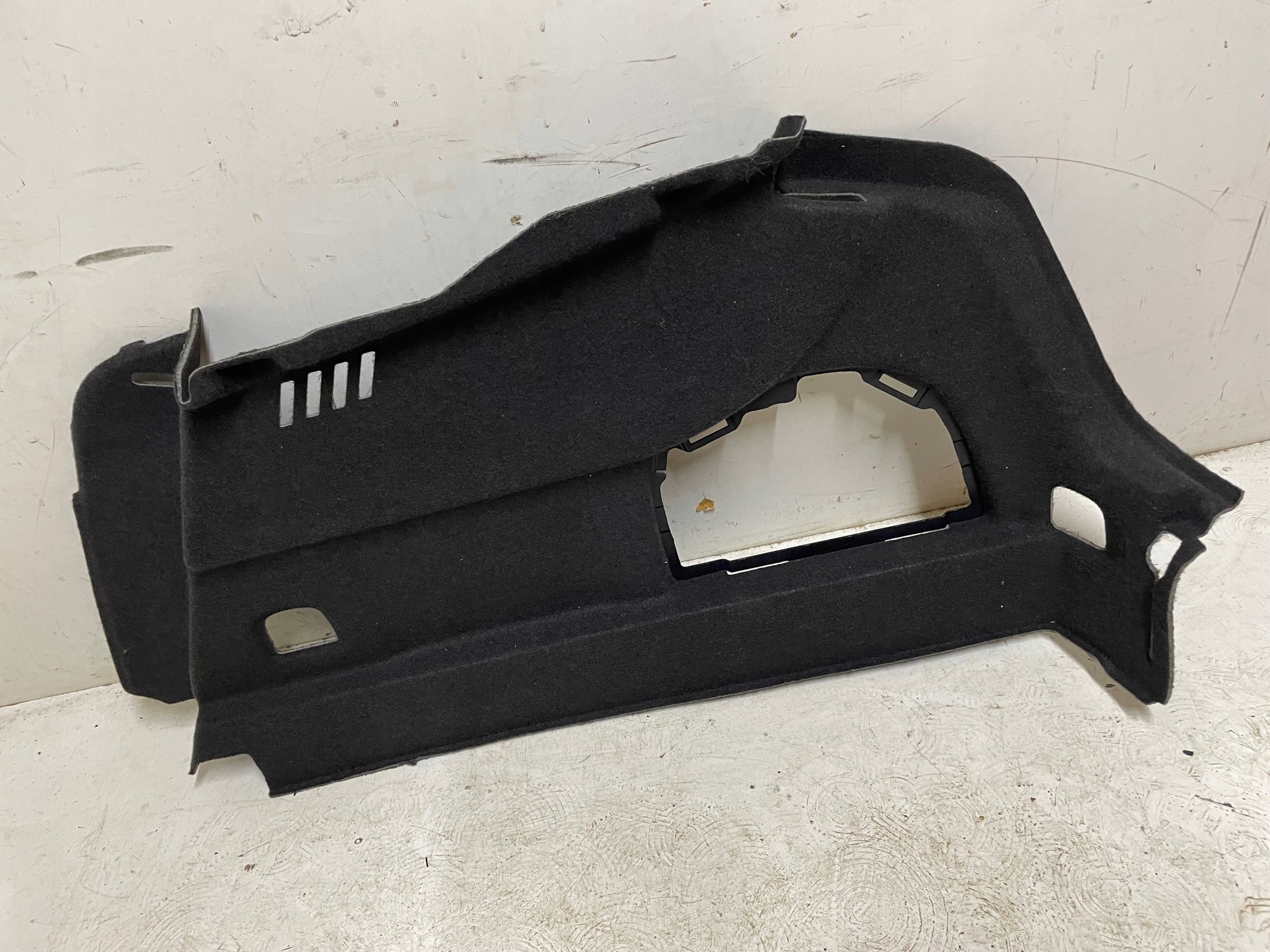 8V0 - AUDI A3 8V седан Оббивка багажника 8V5863888