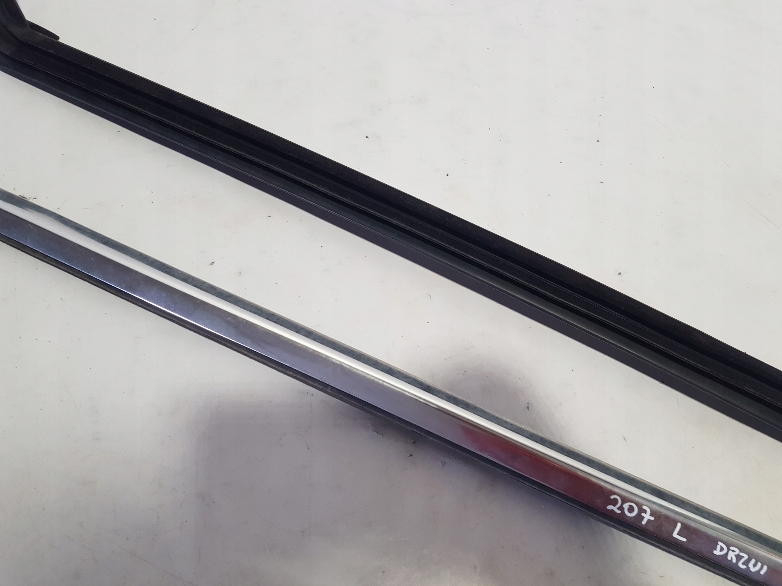 moulding door left dust CHROM MERCEDES W207