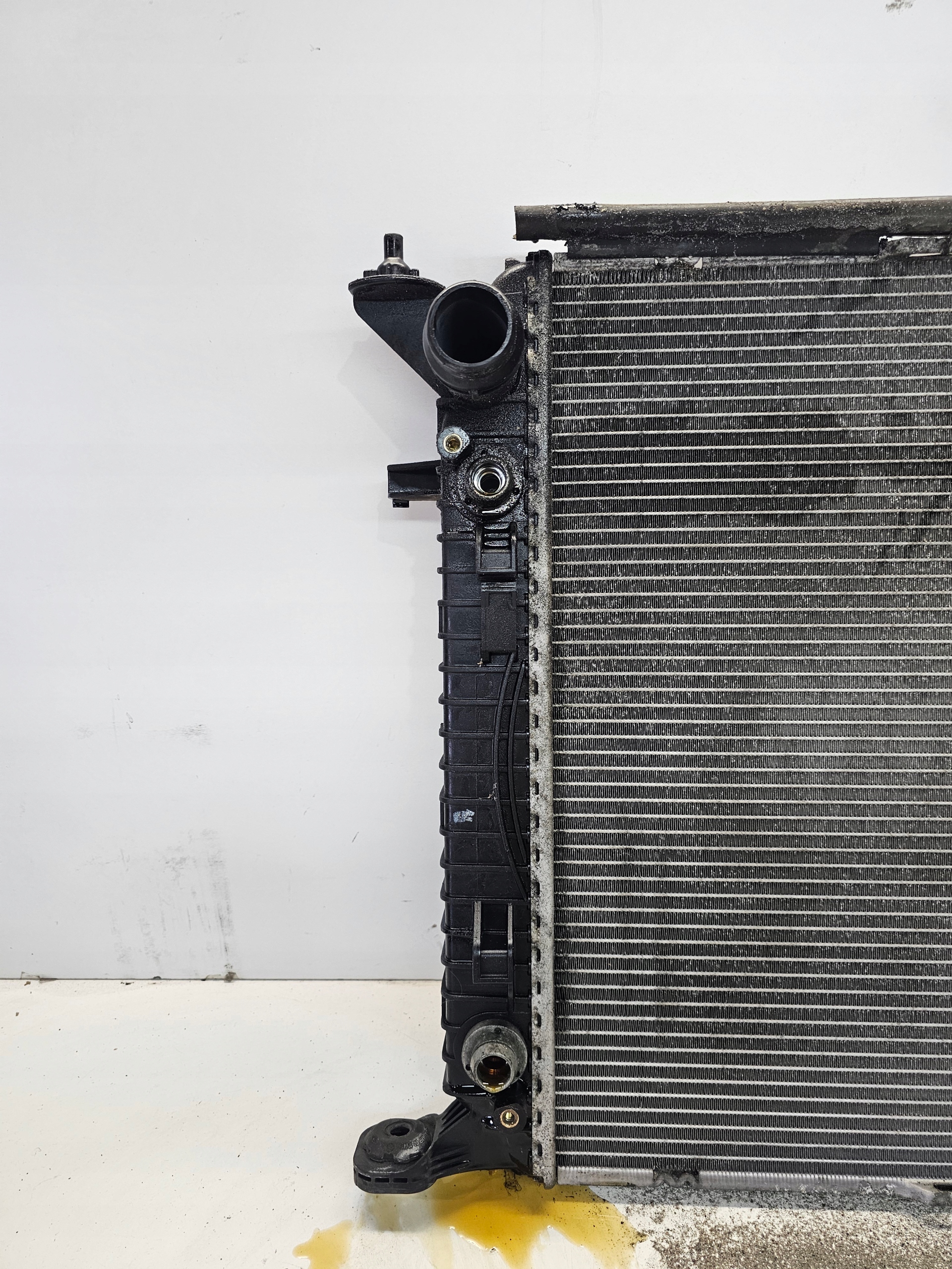 CHŁODNICA WODY AUDI A4 B8 A5 8T Q5 A6 C7 A7 8K0121251AA AUTOMAT Typ samochodu Samochody osobowe