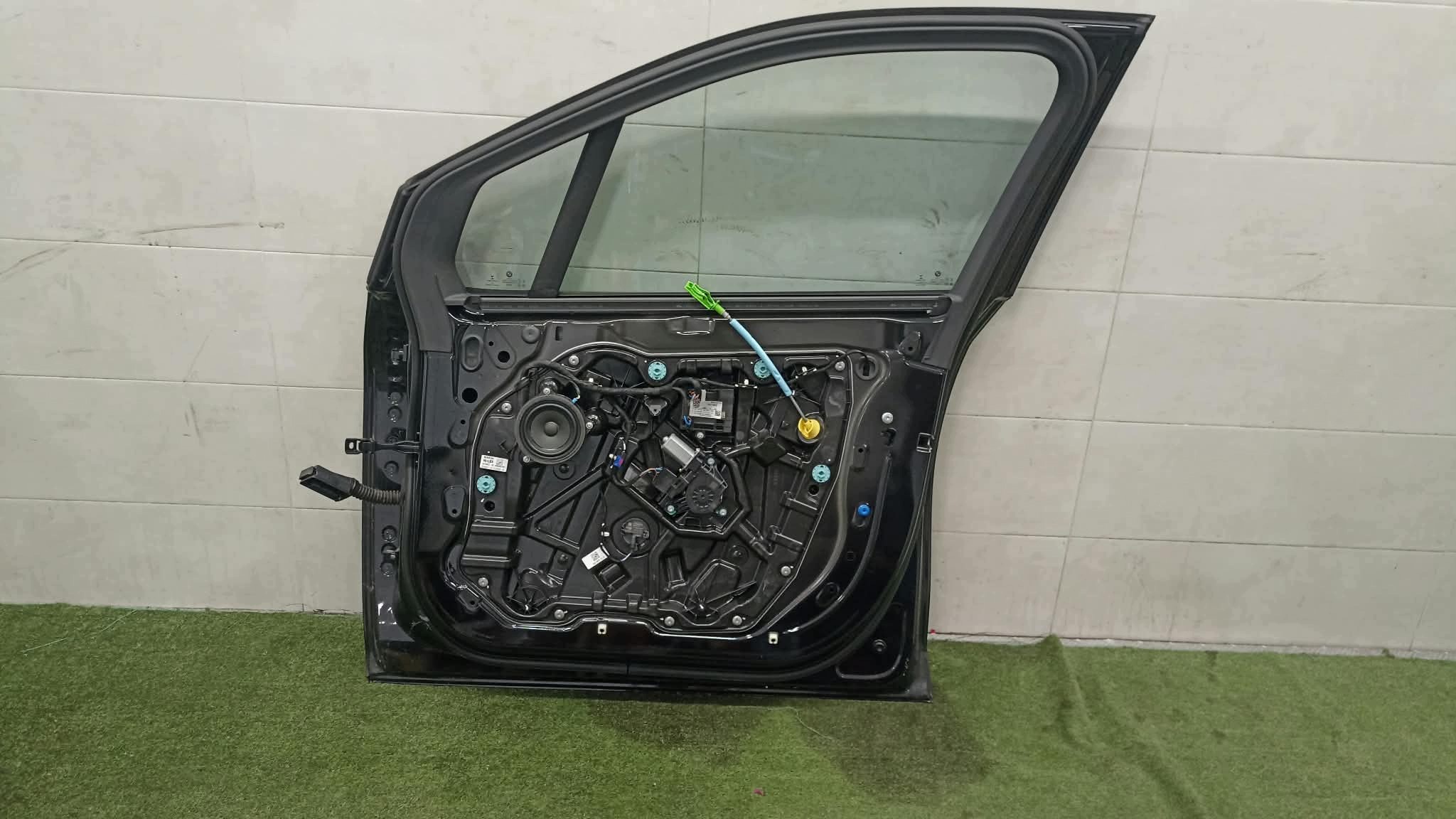 BMW U06 door right front 475