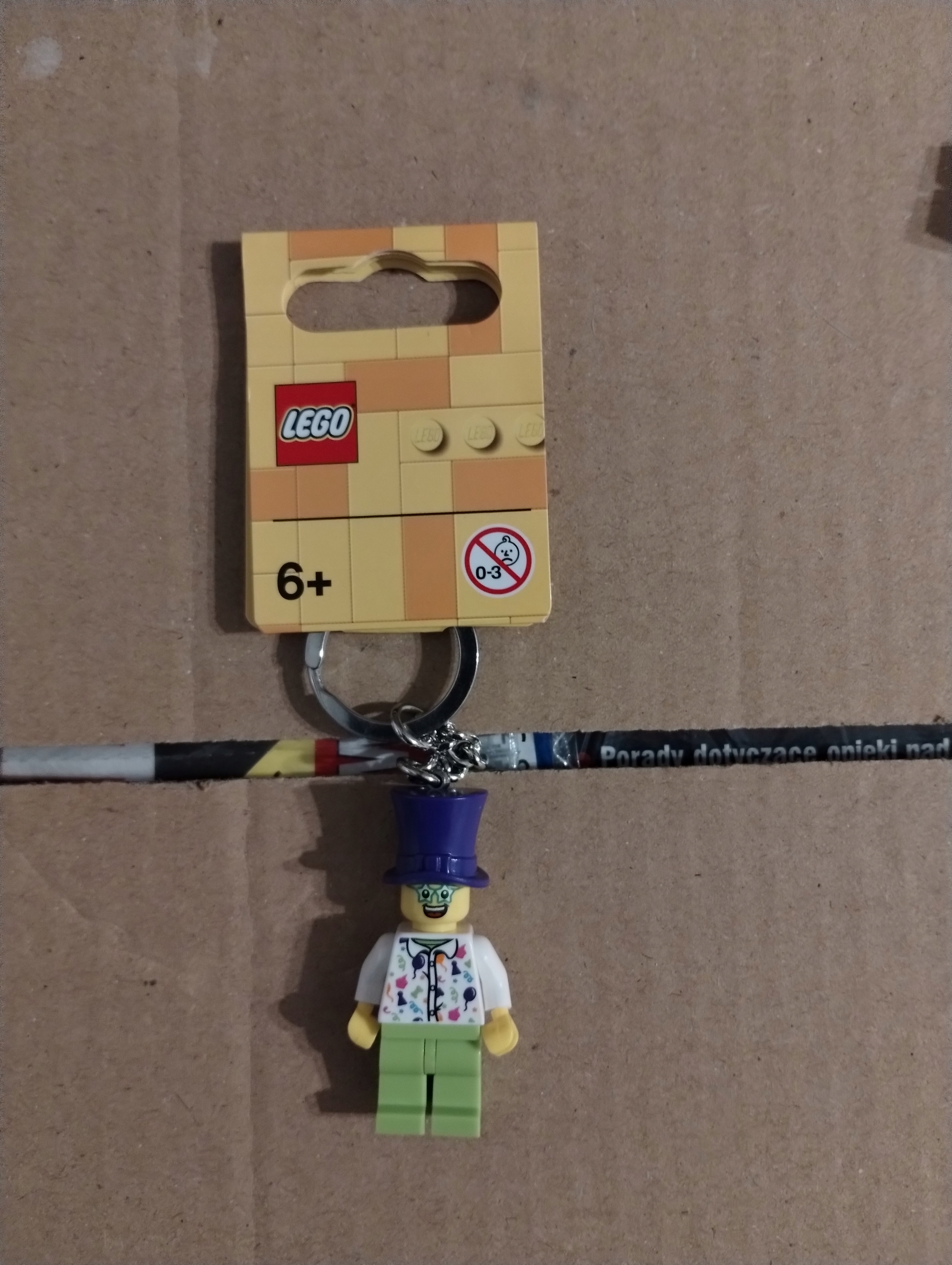 Brelok z urodzinowym imprezowiczem Lego 854066