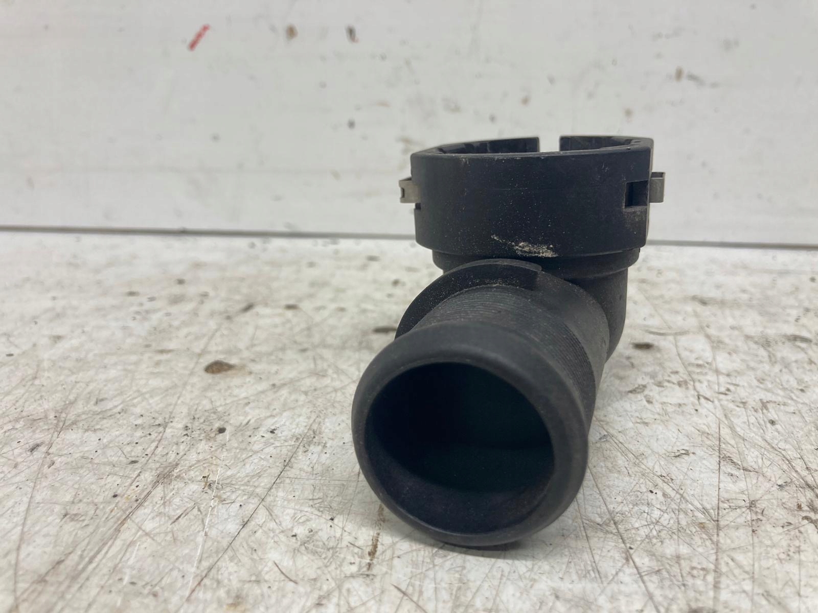 VENGA IX20 CEED II I30 CRDI clutch lower cover radiator elbow