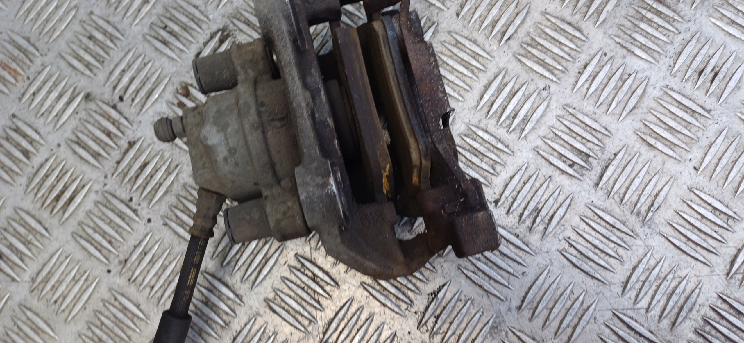 MERCEDES W212 2.2 CDI Bremssattel Bremse Sattel Brems- links oder rechts heck AMG 618