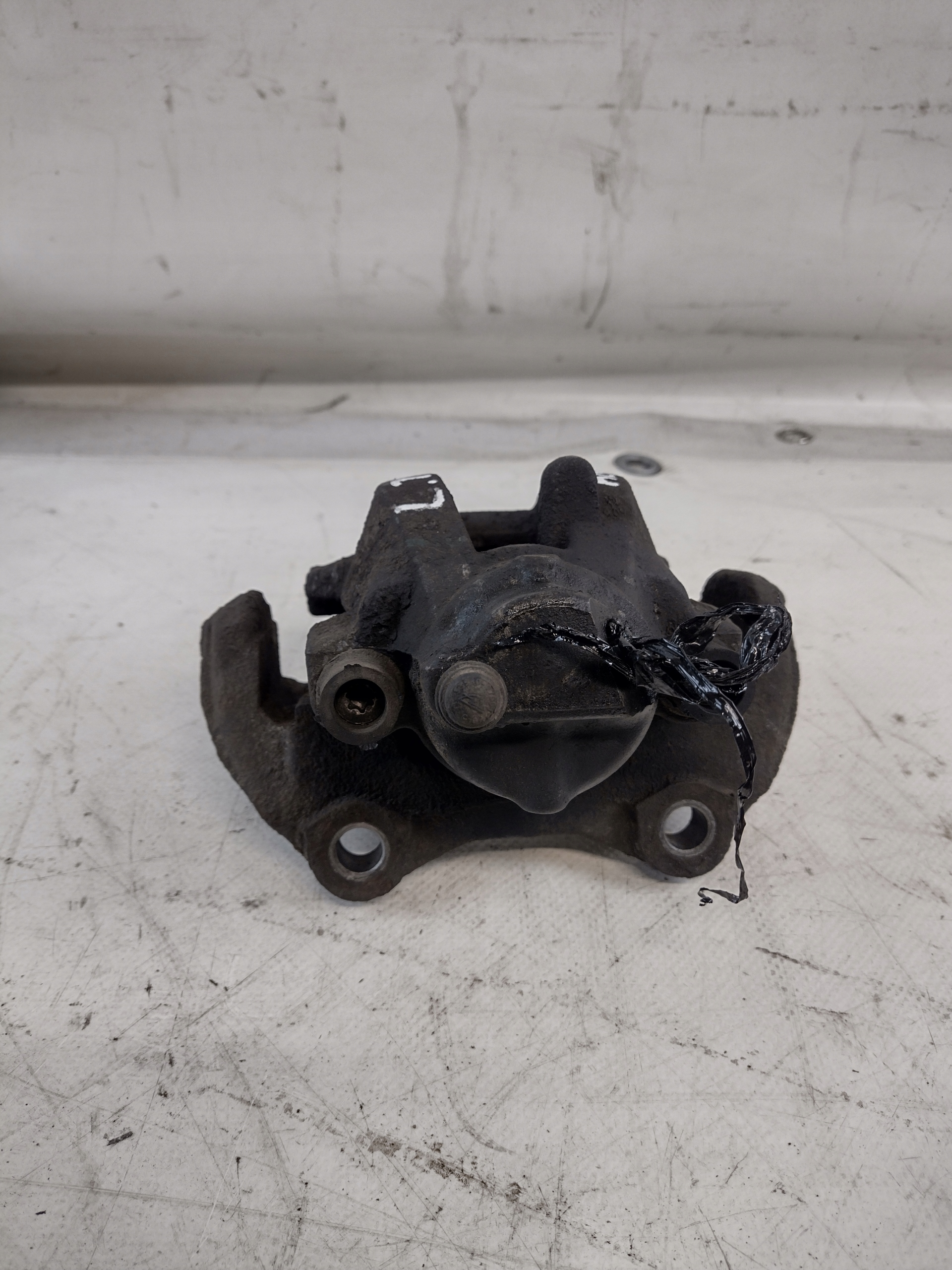 caliper brake jarzmo left rear part Mercedes W211 1,8 compressor; sedan