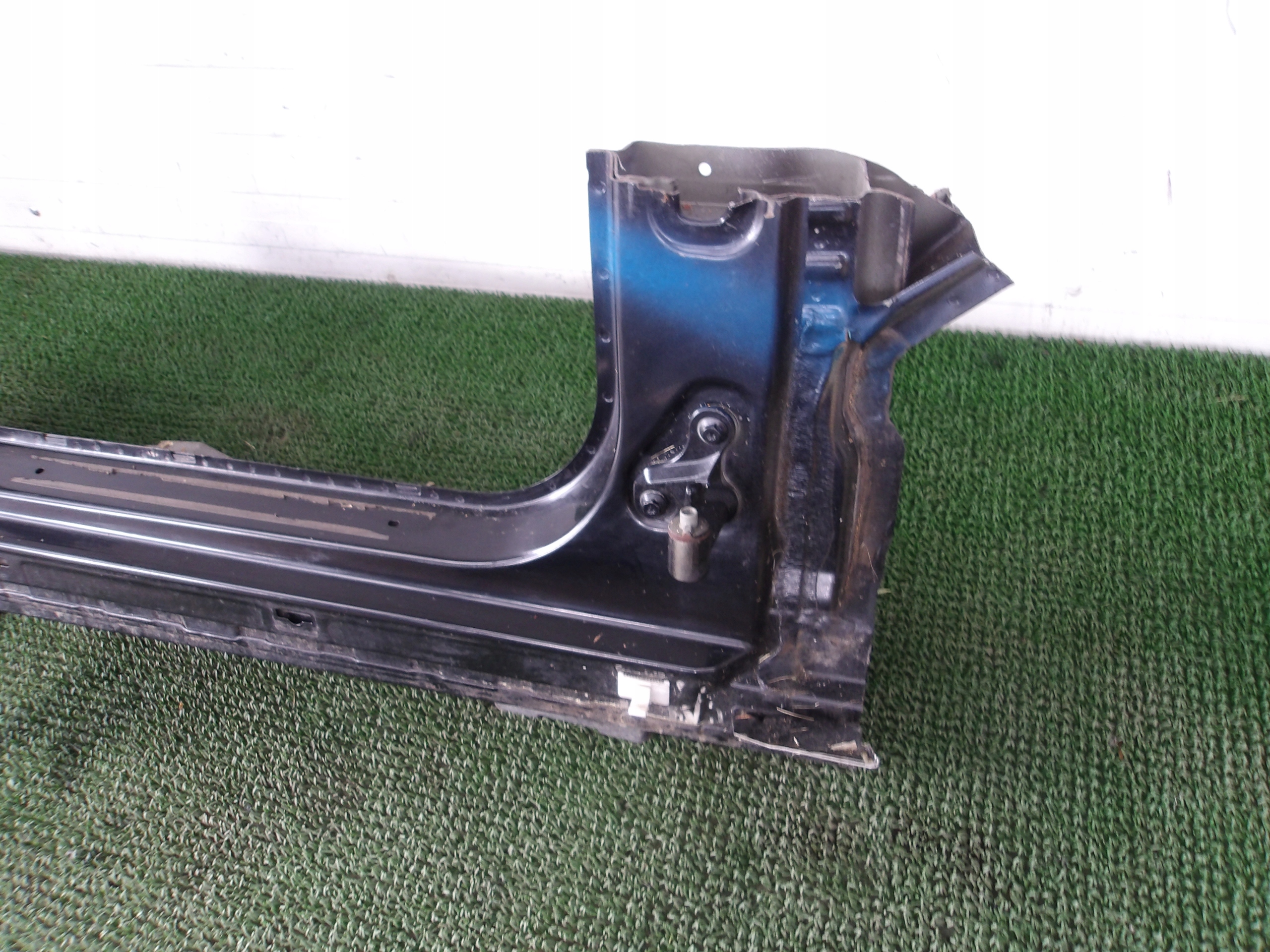 B-KLASA W246 threshold ZE SLUPKIEM right quarter BOK