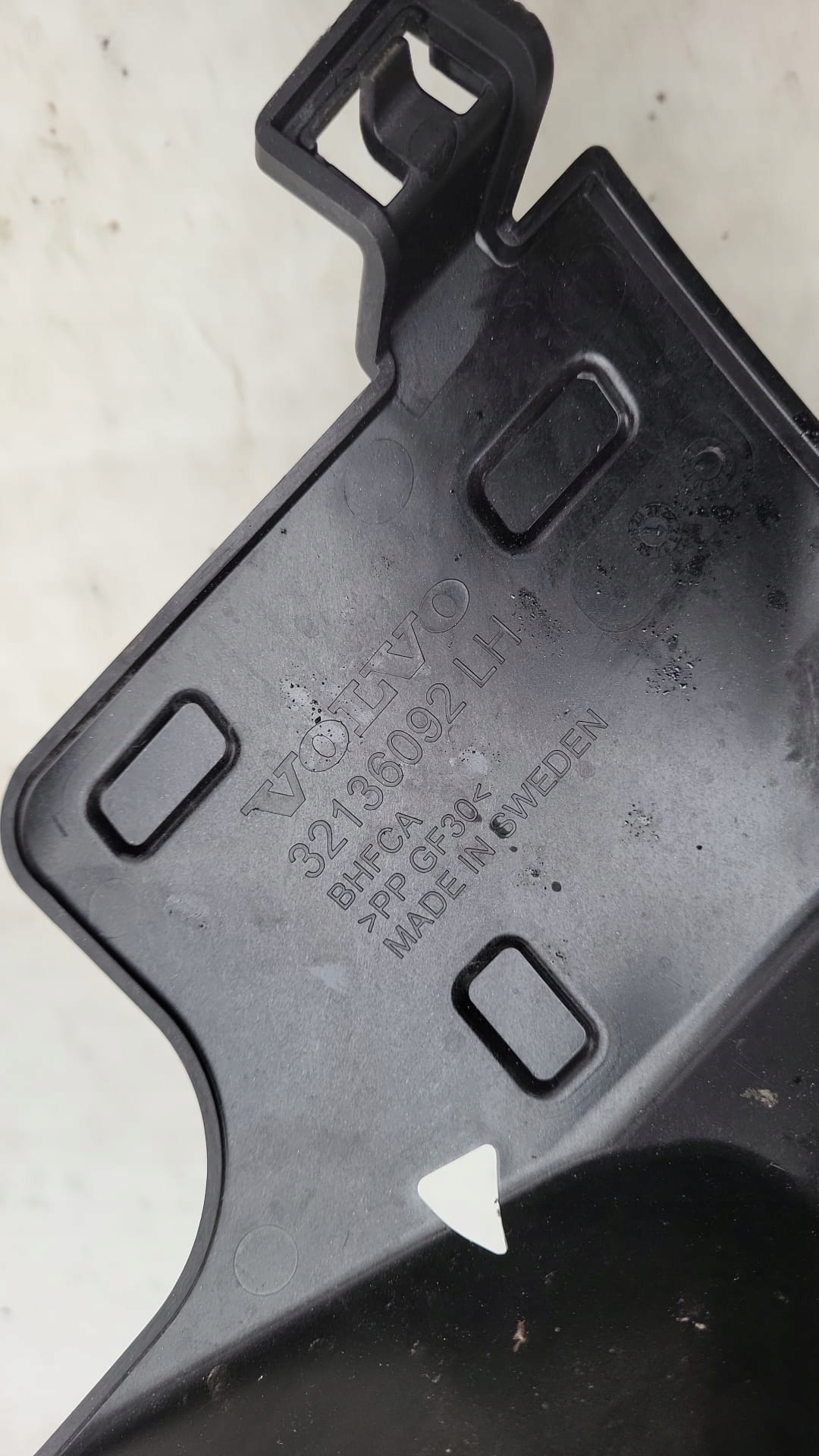 VOLVO XC40 17- bumper bracket left front front 32136092