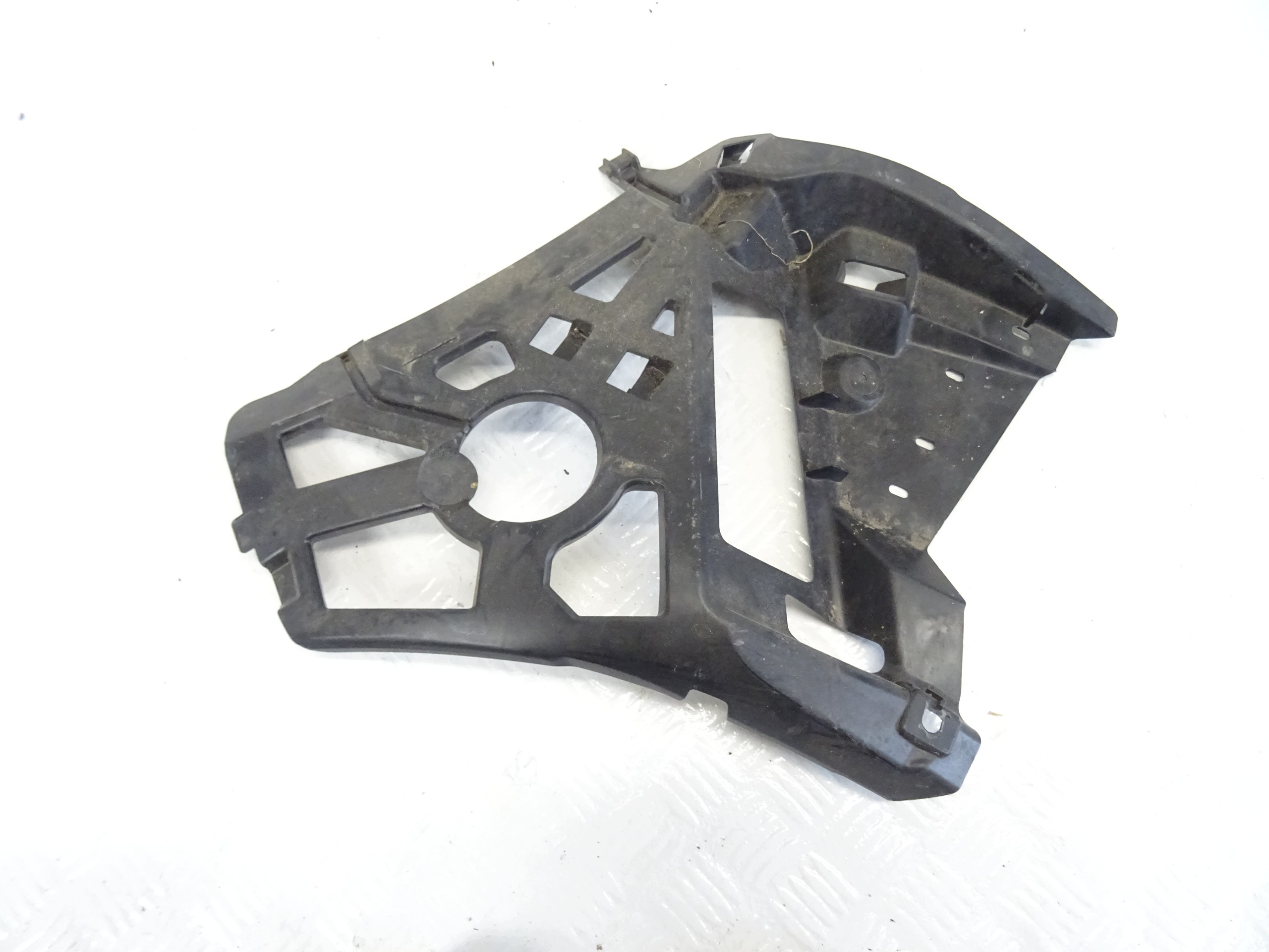 bumper bracket left rear part CITROEN C4 III 9840131677