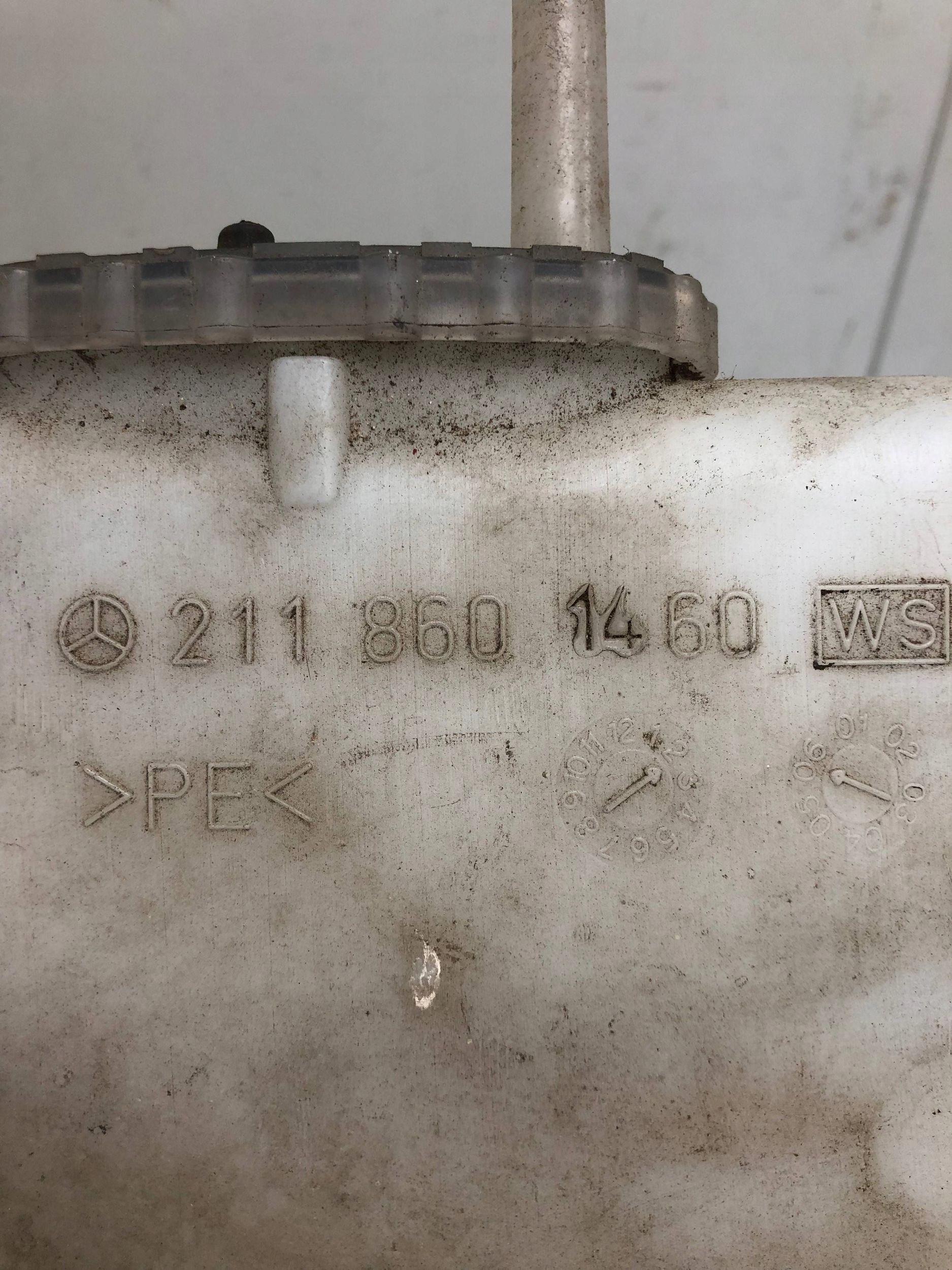 washer fluid tank MERCEDES W211 2118601460