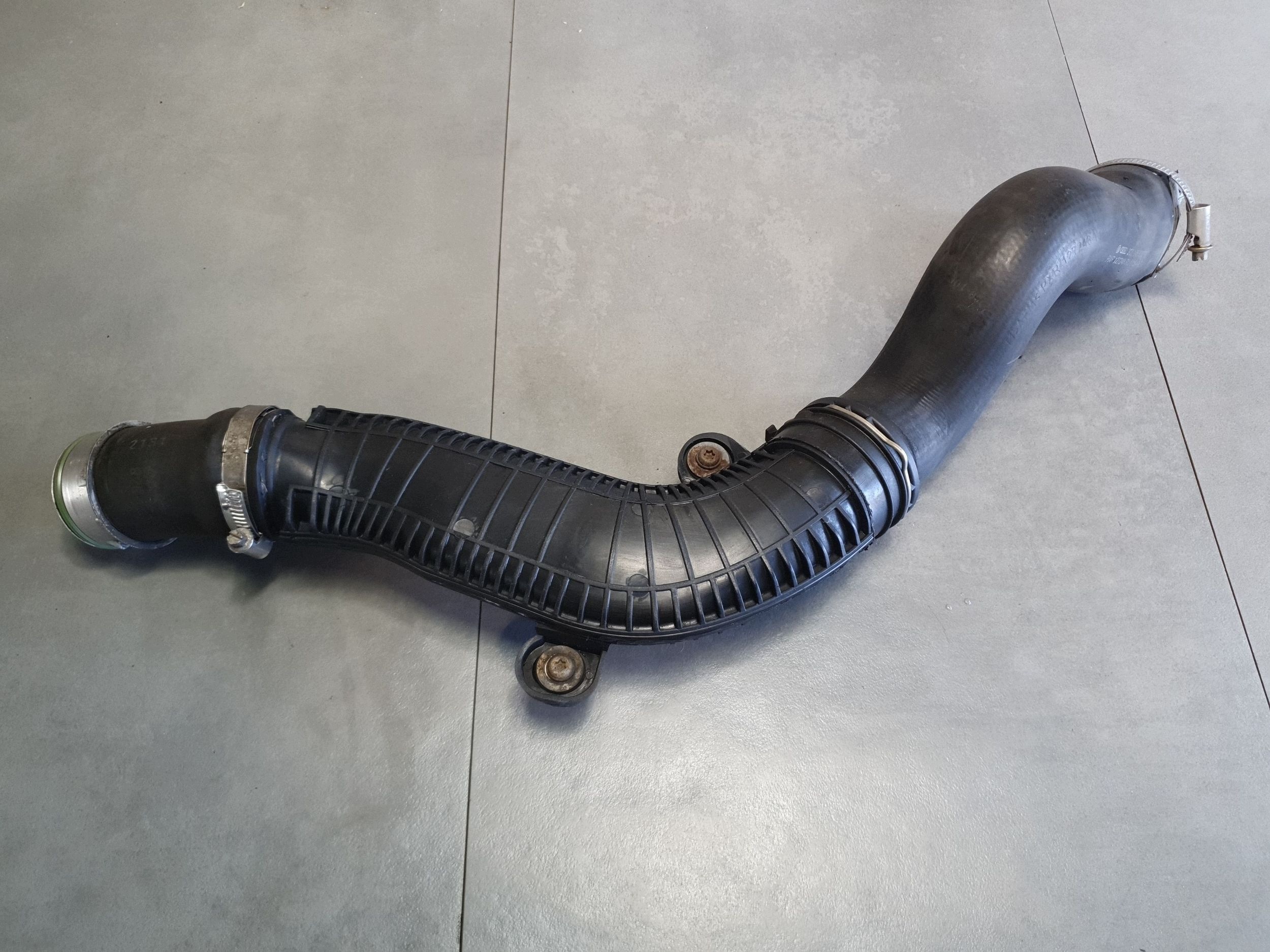 Volkswagen PASSAT CC hadice intercoolera 3C0145832R