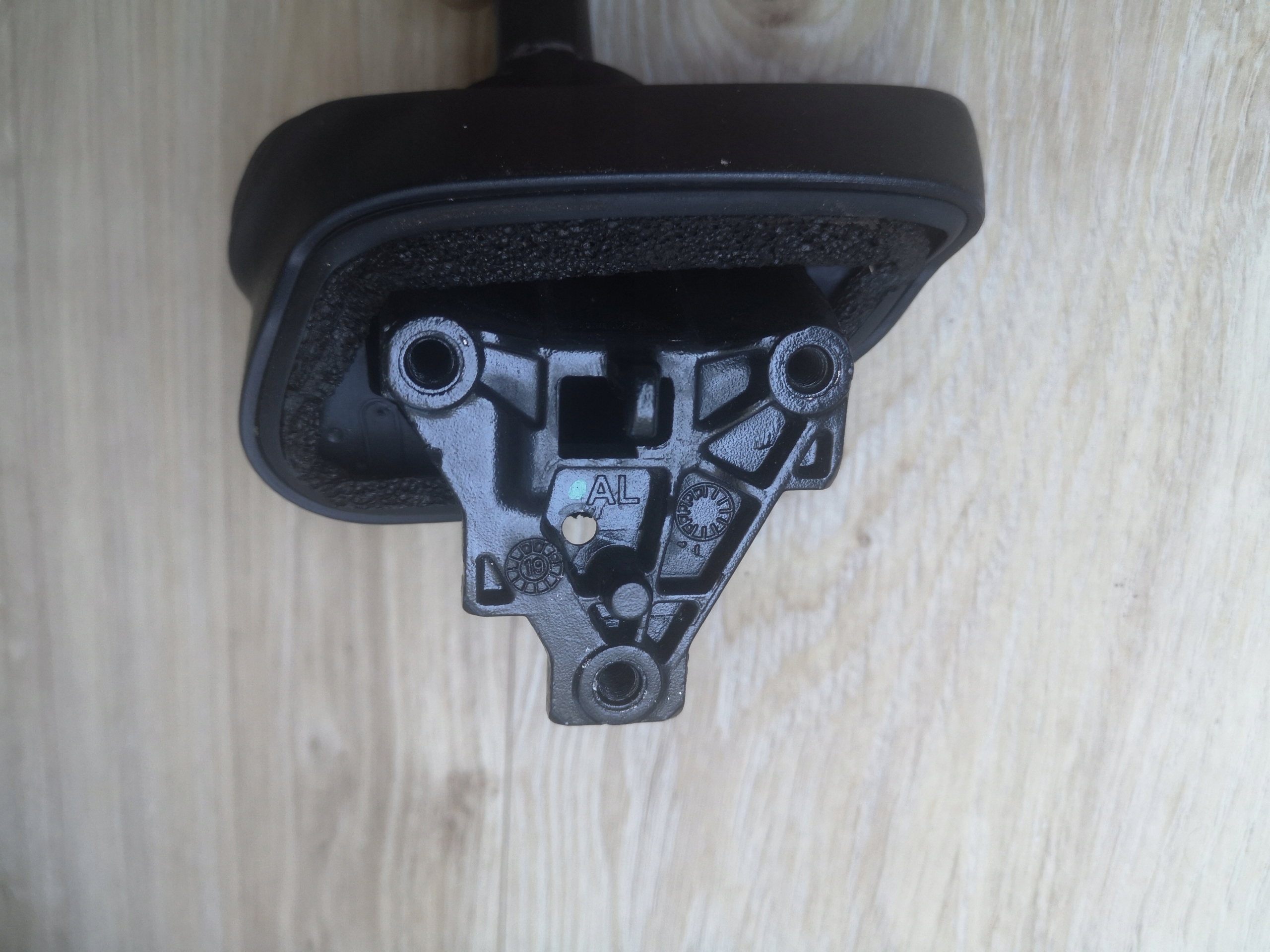 AUDI A6 C8 TRZPIEN Fixation Gauche Rétroviseur OE