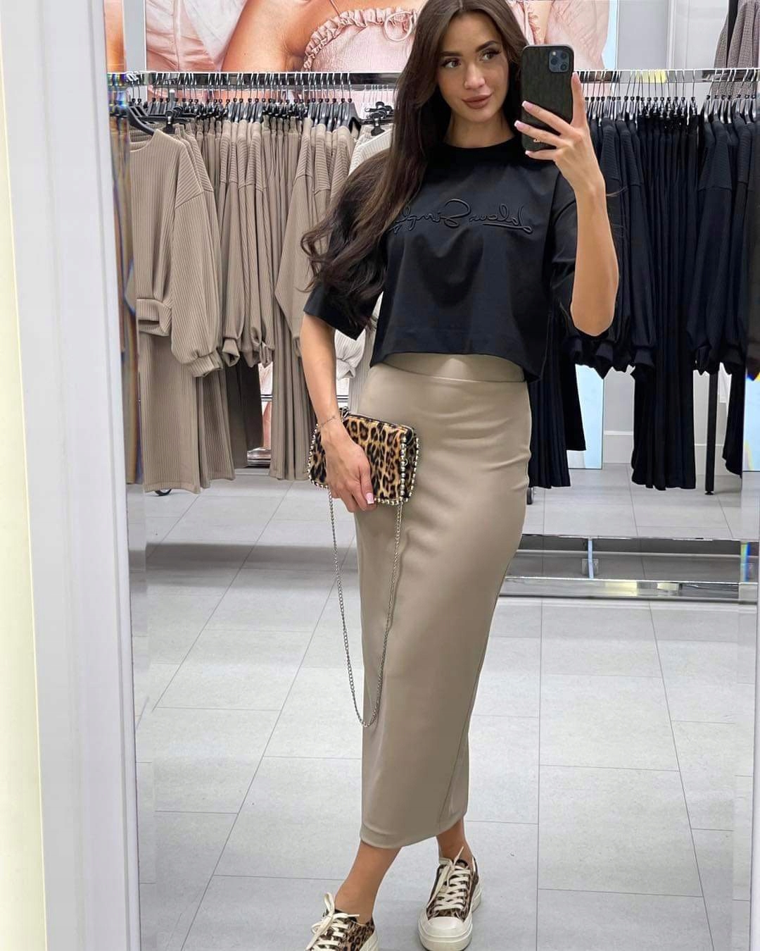 Tričko Krátké Černé S Výšivkou Model 1019 Lalous velikost L