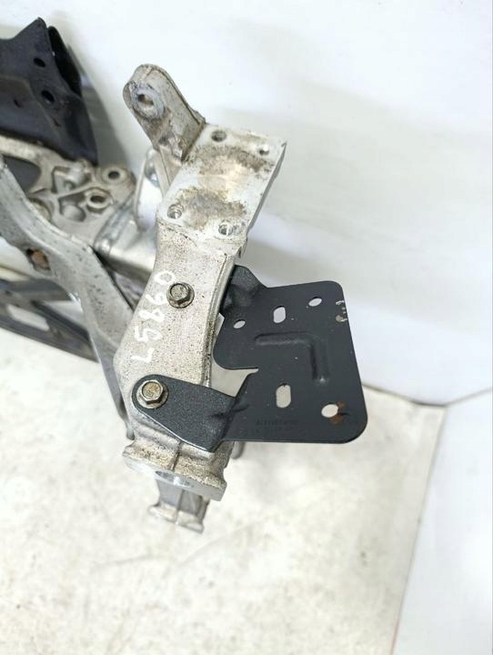 Усилитель Bentley BENTAYGA 2017 с спереди 4M0399345