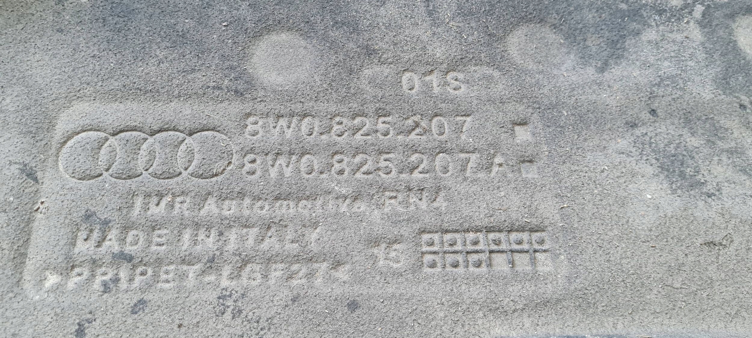 A4 B9 8W cover chassis left PRZECIWBLOTOWA 8W0825207A