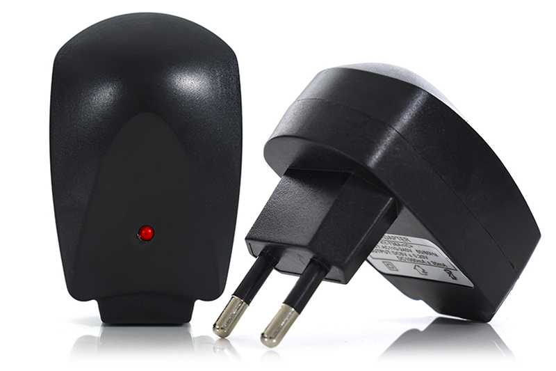 

Adapter przejściówka z kontaktu 230V na Usb 5V 1A