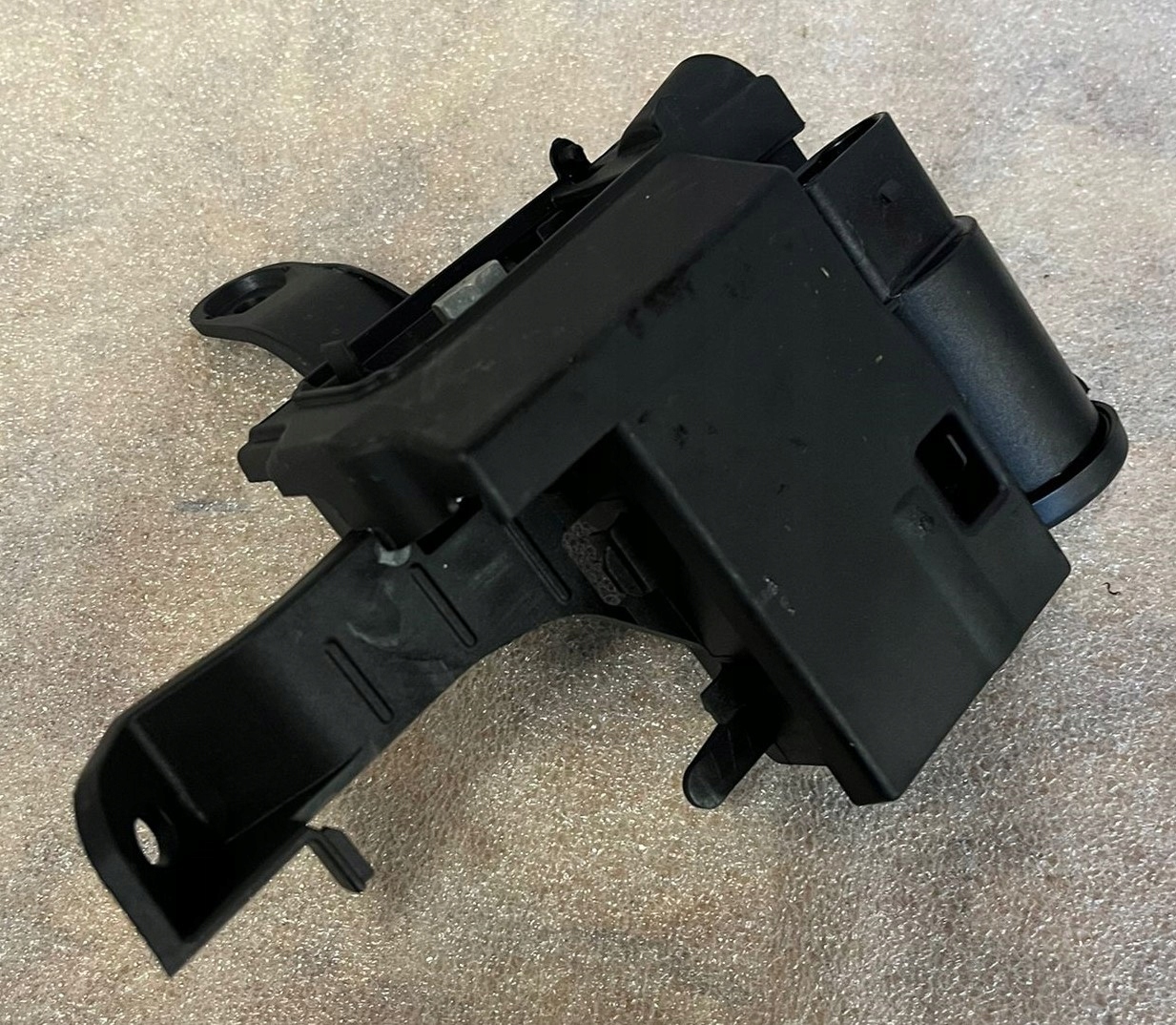 Rozdzielacz prądu Audi 8W0941823F