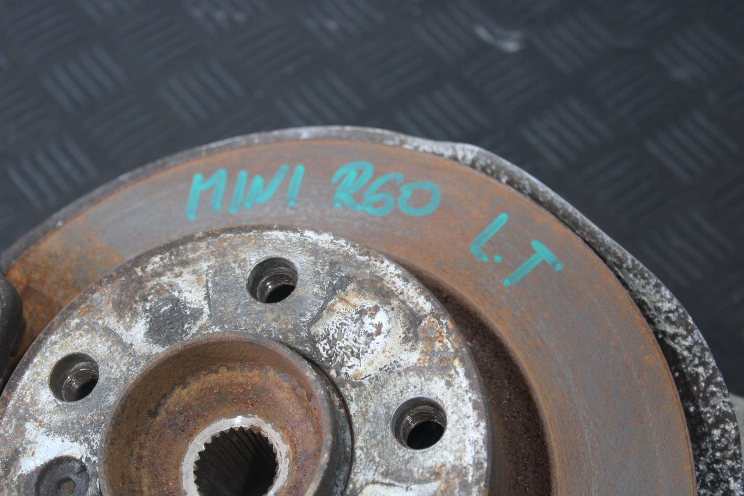 swing left rear part MINI COUNTRYMAN R60 9805657