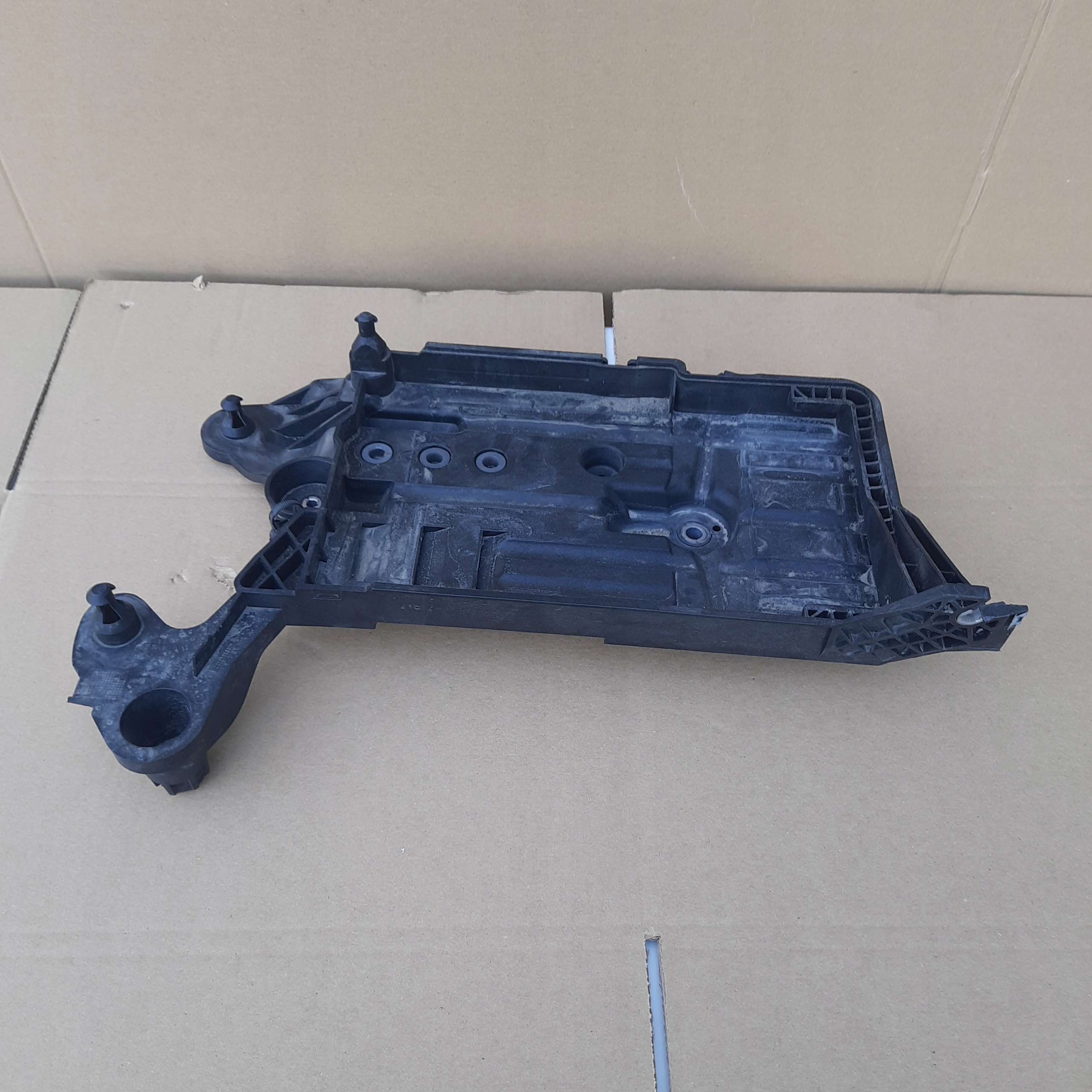 ПІДСТАВКА ДЛЯ АКУМУЛЯТОРА VW GOLF VII