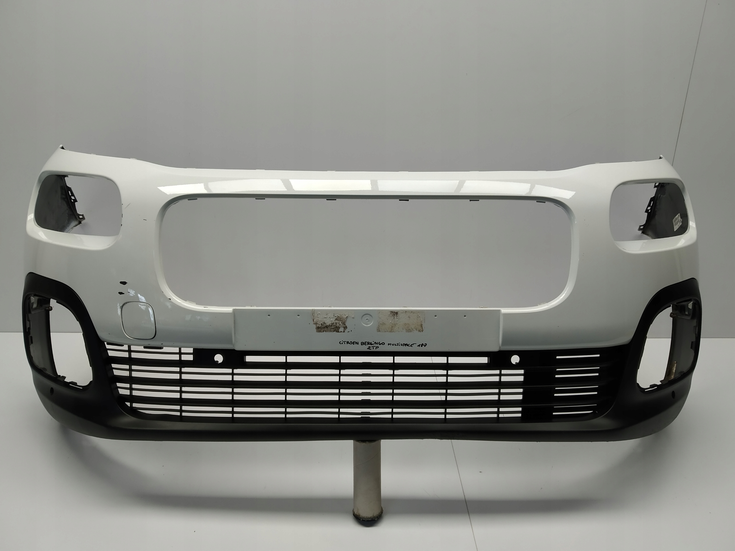 18r- Citroen Berlingo Multispace bumper front Bialy iv