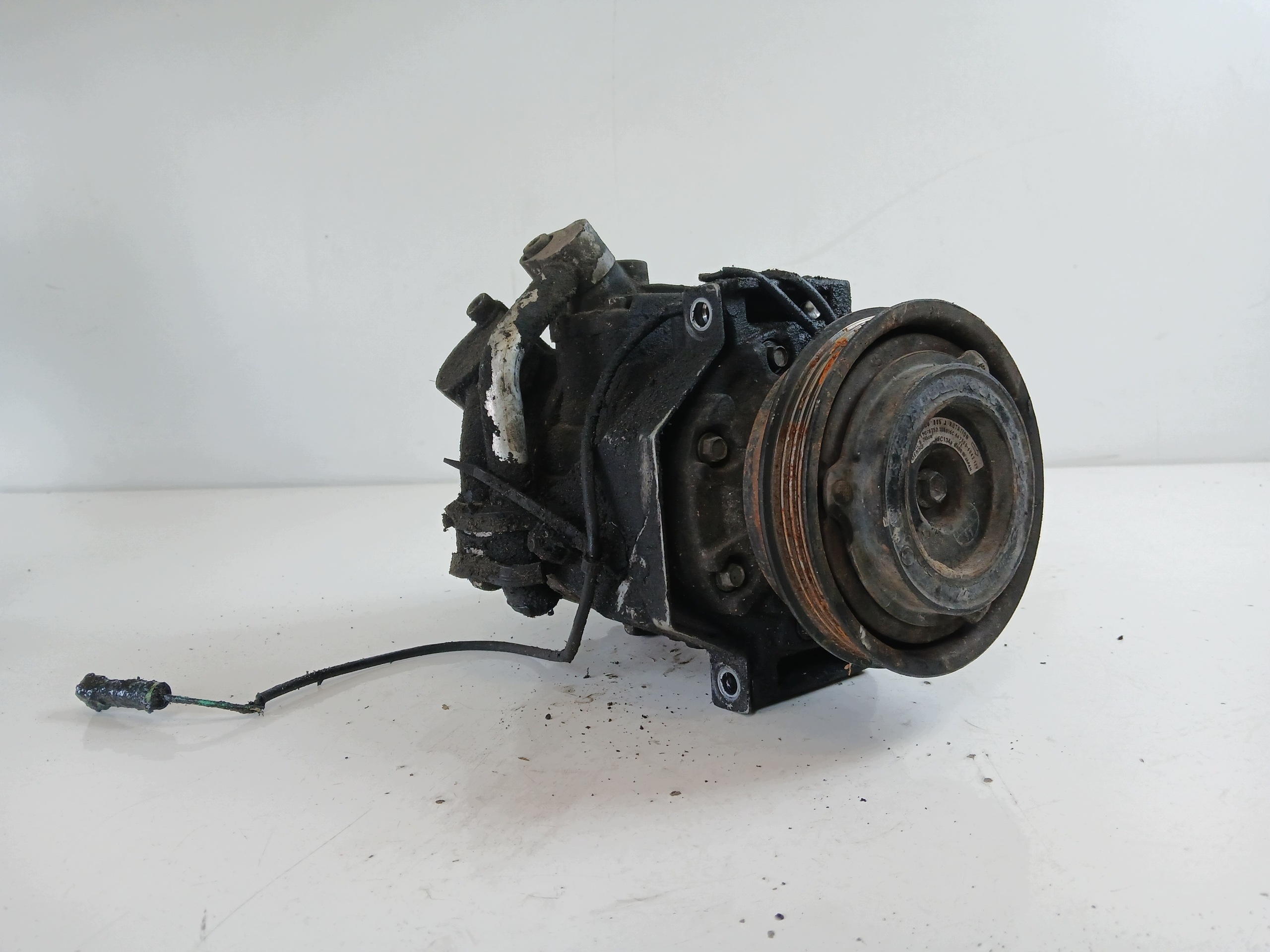 AUDI A4 B5 compressor; compressor of the air conditioning 8D0260808