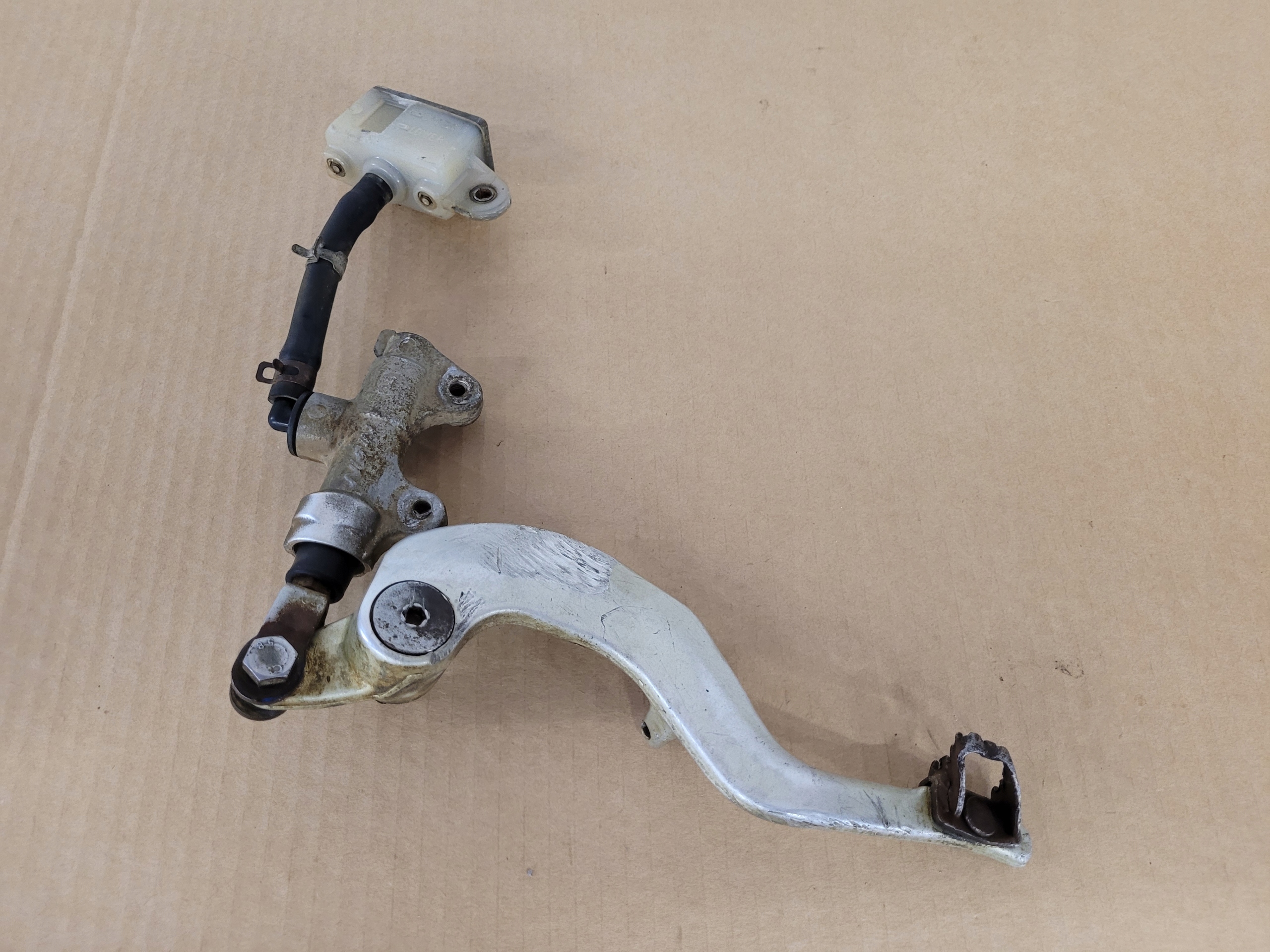 Q22311 - Yamaha YZF 400 YZF 426 450 главный тормозной цилиндр задний