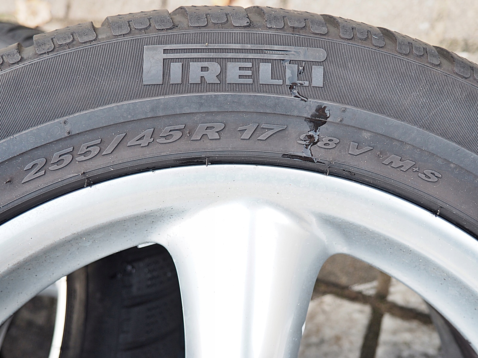 OPONY ZIMA PIRELLI WINTER 240 SOTTOZERO 255/45 R17 Profil opony 45