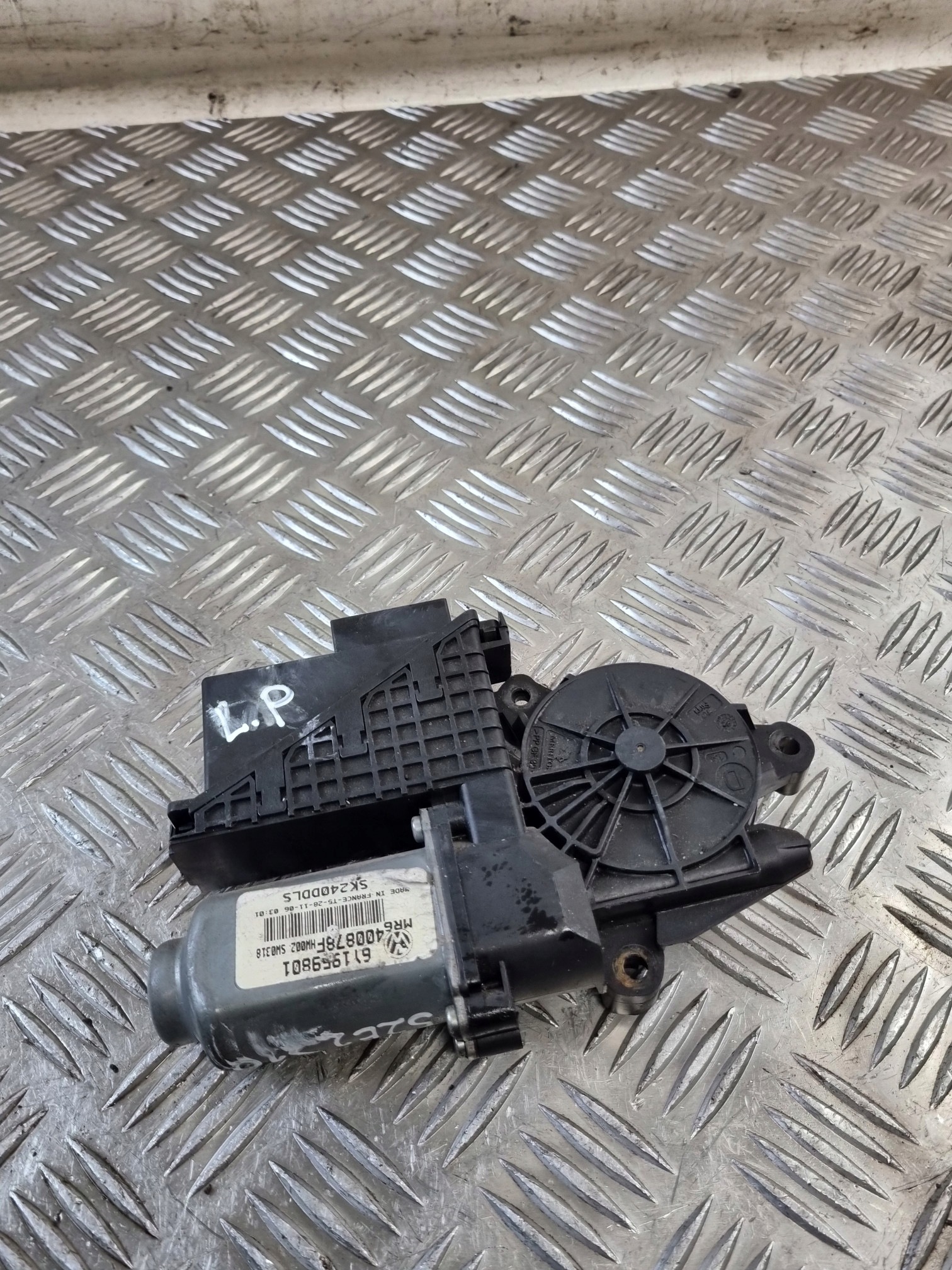 motor fenster links vorne SKODA FABIA und