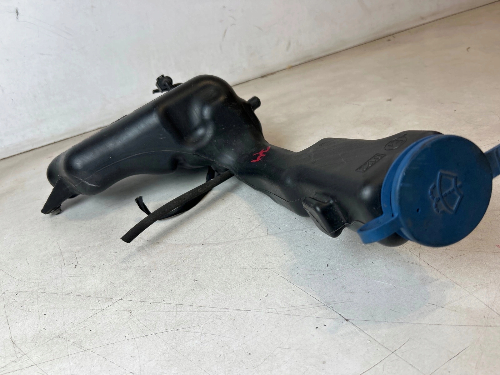 washer fluid tank pump Mercedes W204 C klasa