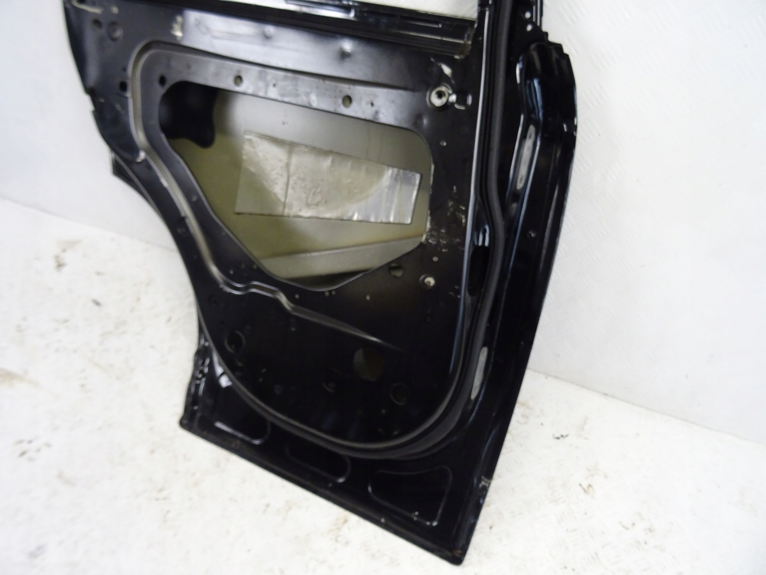 RANGE ROVER SPORT L494 door left rear part rear.