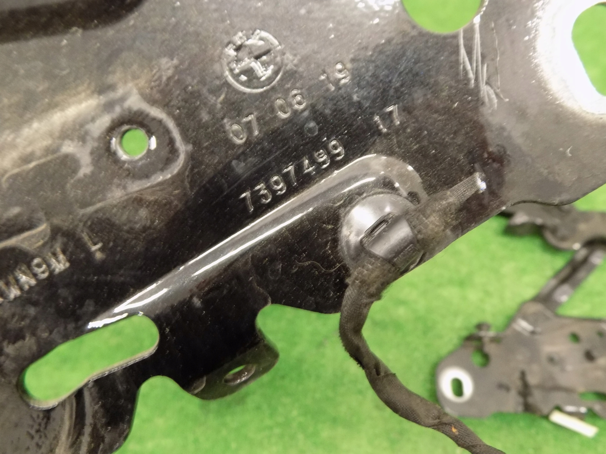 BMW X3 G01 hinge bonnets left right 7397499 7397500 475