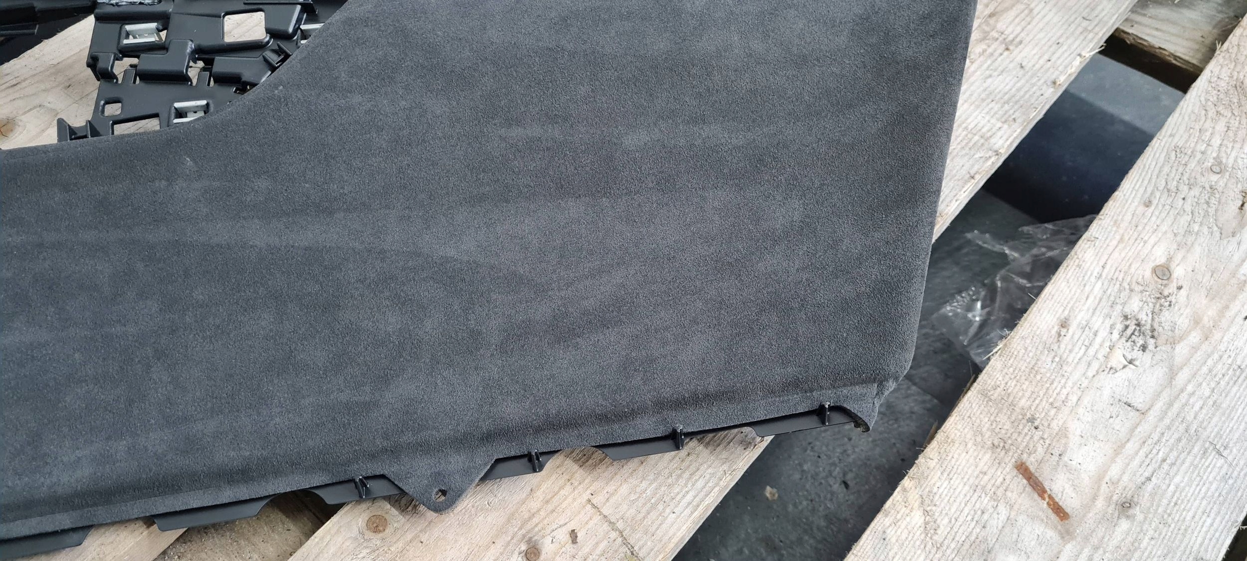 A5 8W S5 LIFT MATERIAL BOCZKA ALCANTARA side right rear part AUDI