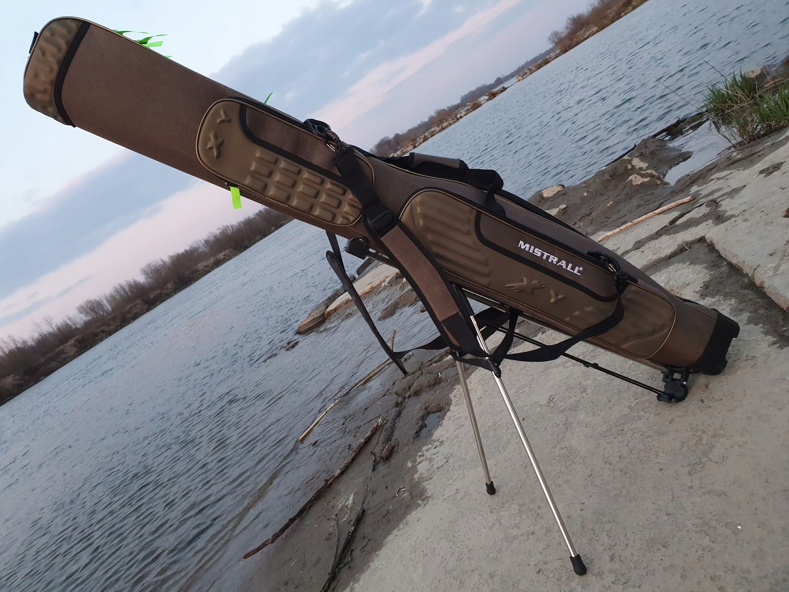 POKROWIEC 160cm NA 3 WĘDKI ZE STELAŻEM MISTRALL Kod producenta AM-6009294