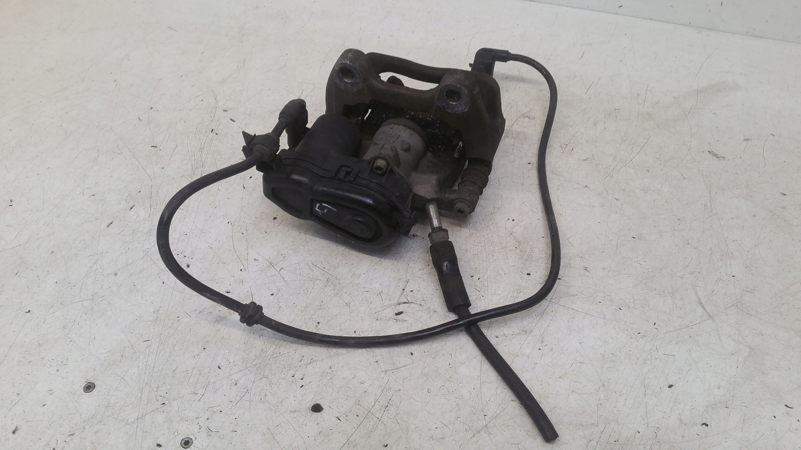 caliper left rear part 2465460543 Mercedes C117 CLA
