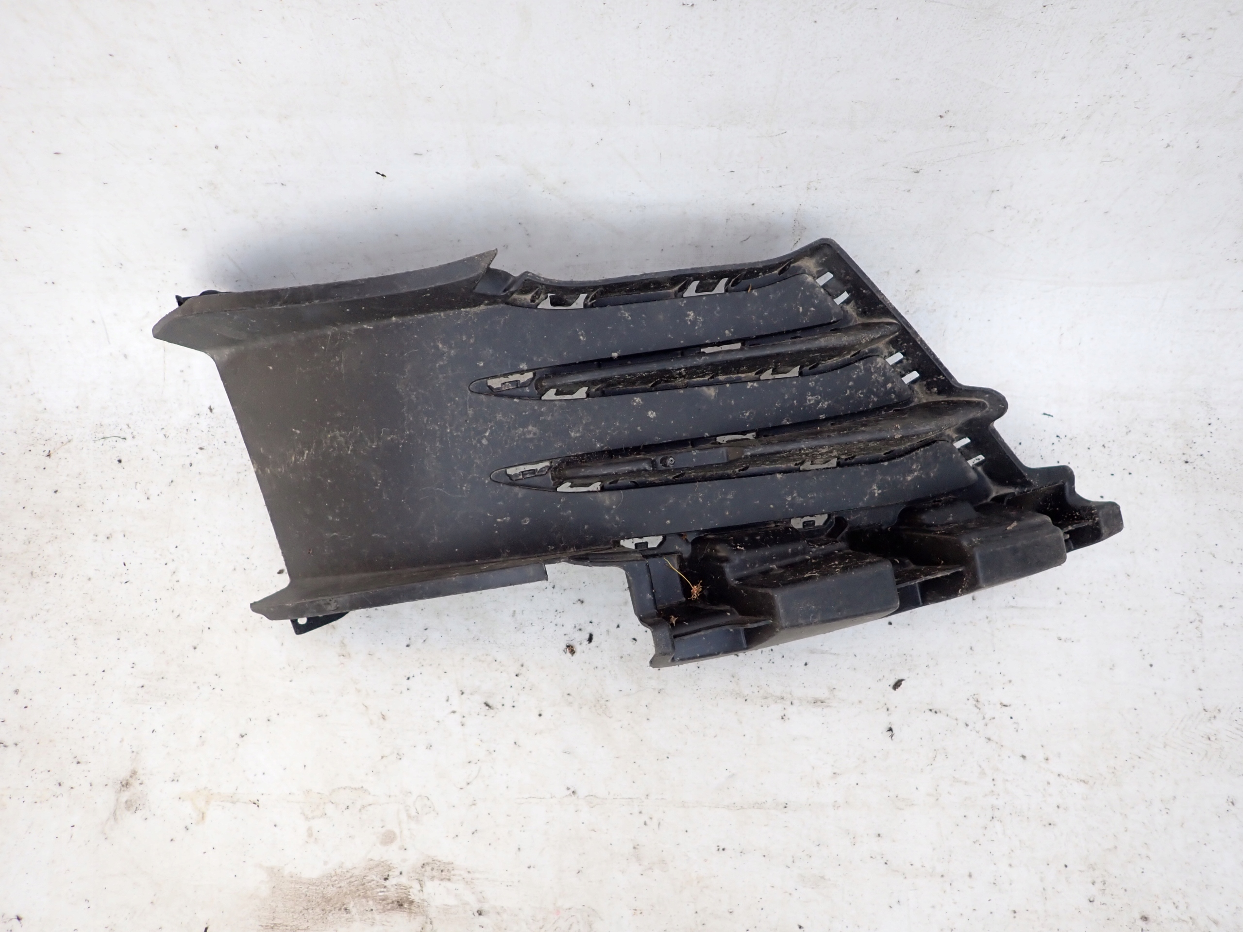 CUPRA BORN 21- grid of a bumper right front 10E807884