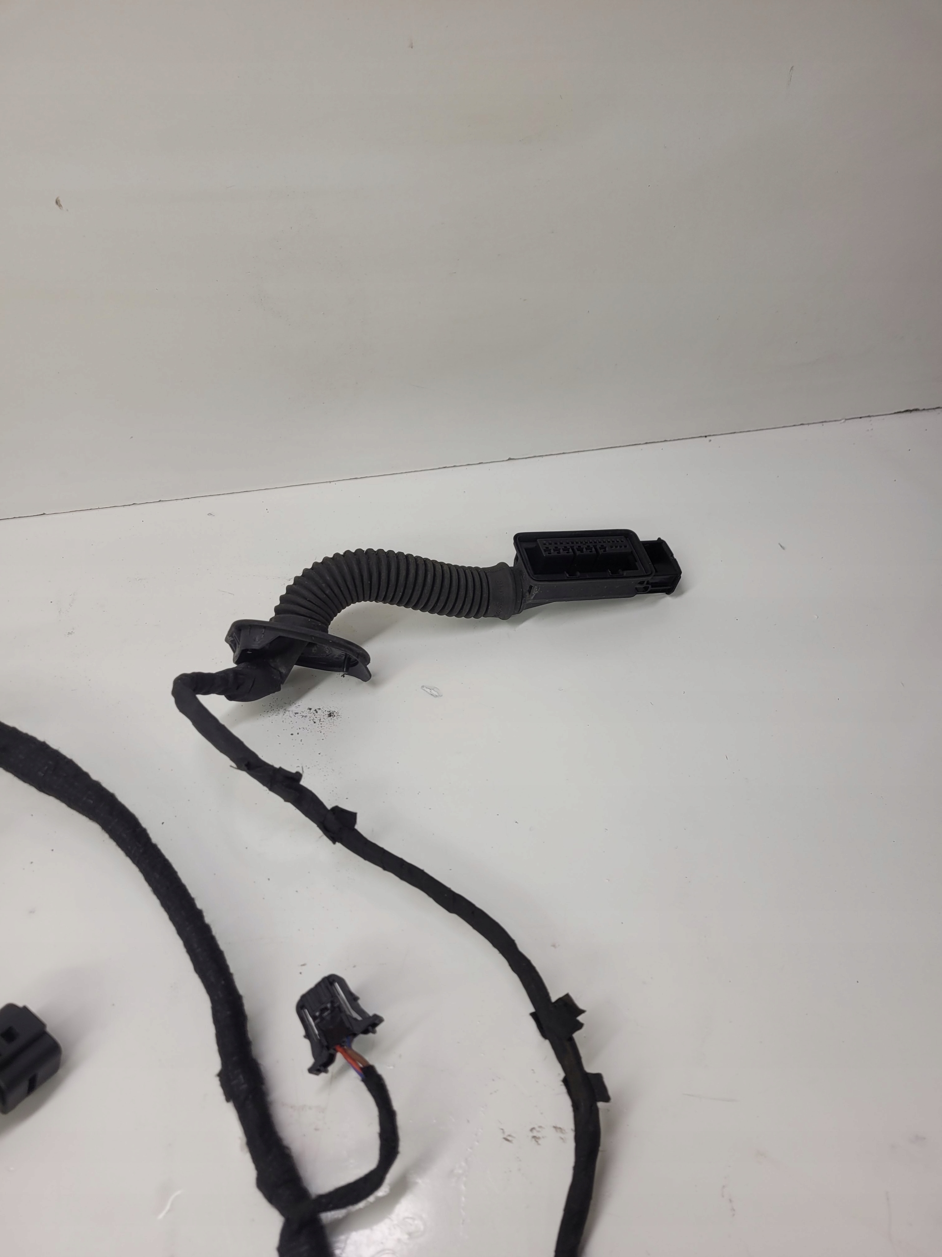 bundle door left rear part AUDI A4 B8 8K0971687M