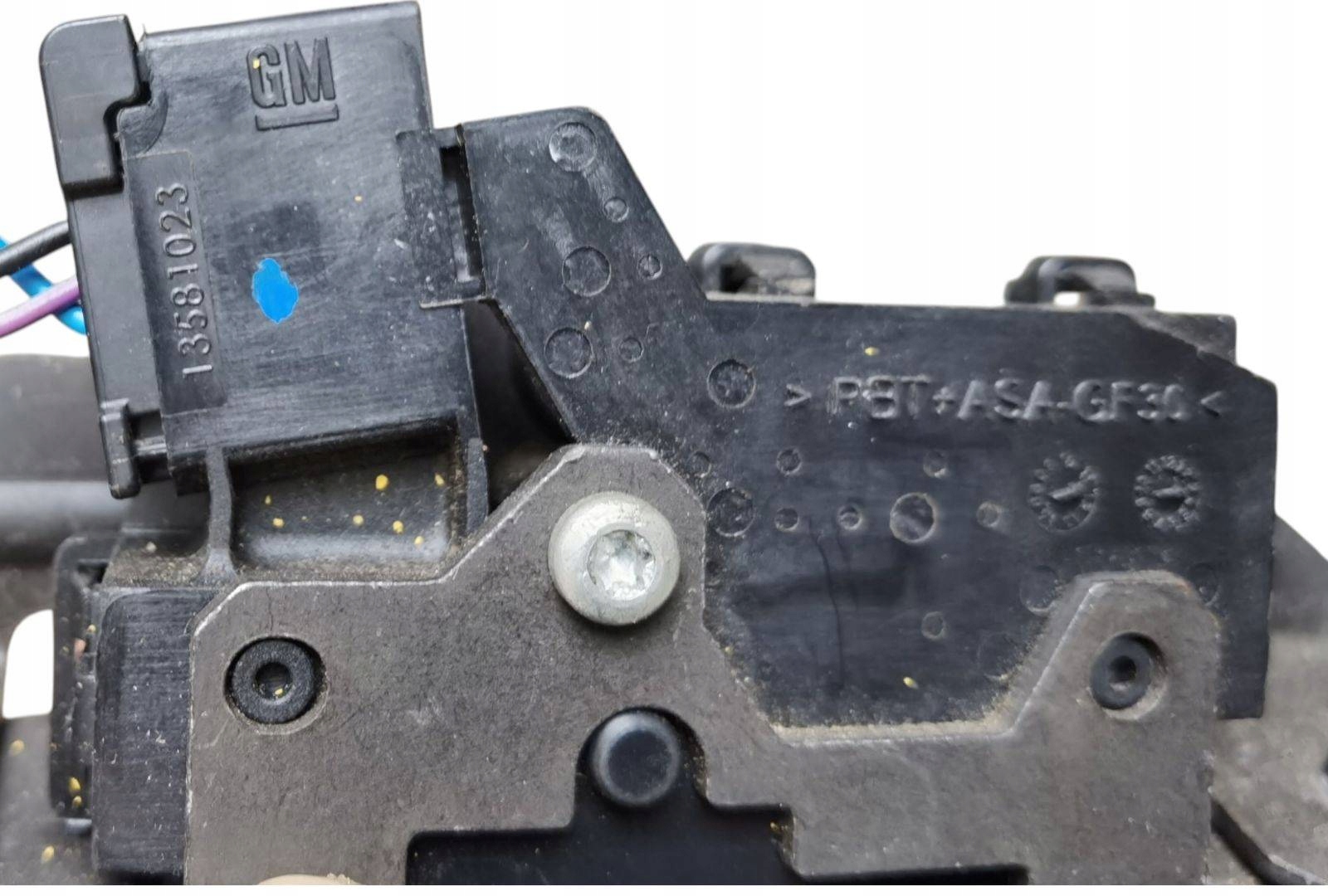 lock bonnet boot Opel Astra J 2011 13581023