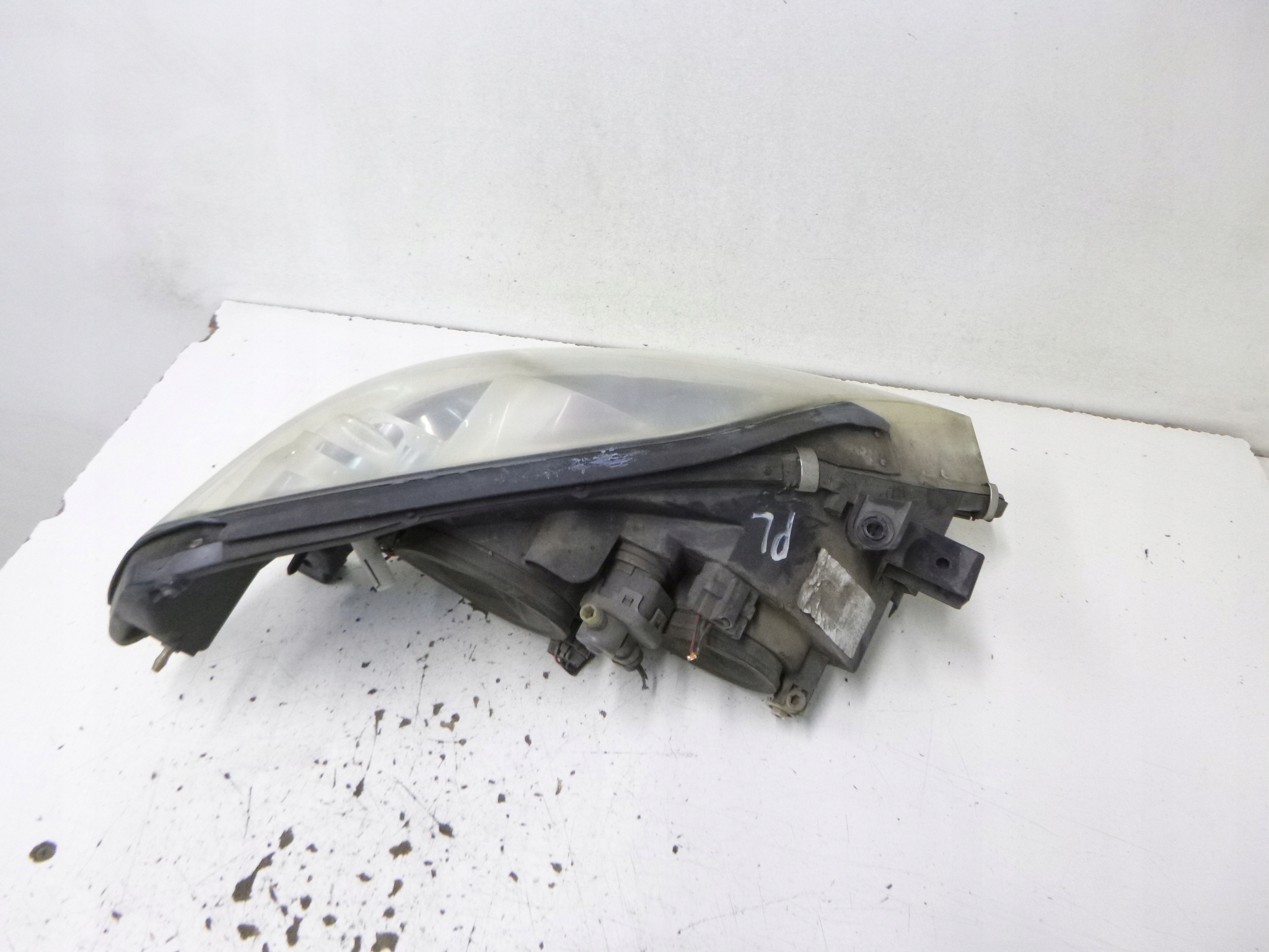 light front Nissan Primera P12 2007r. HELLA