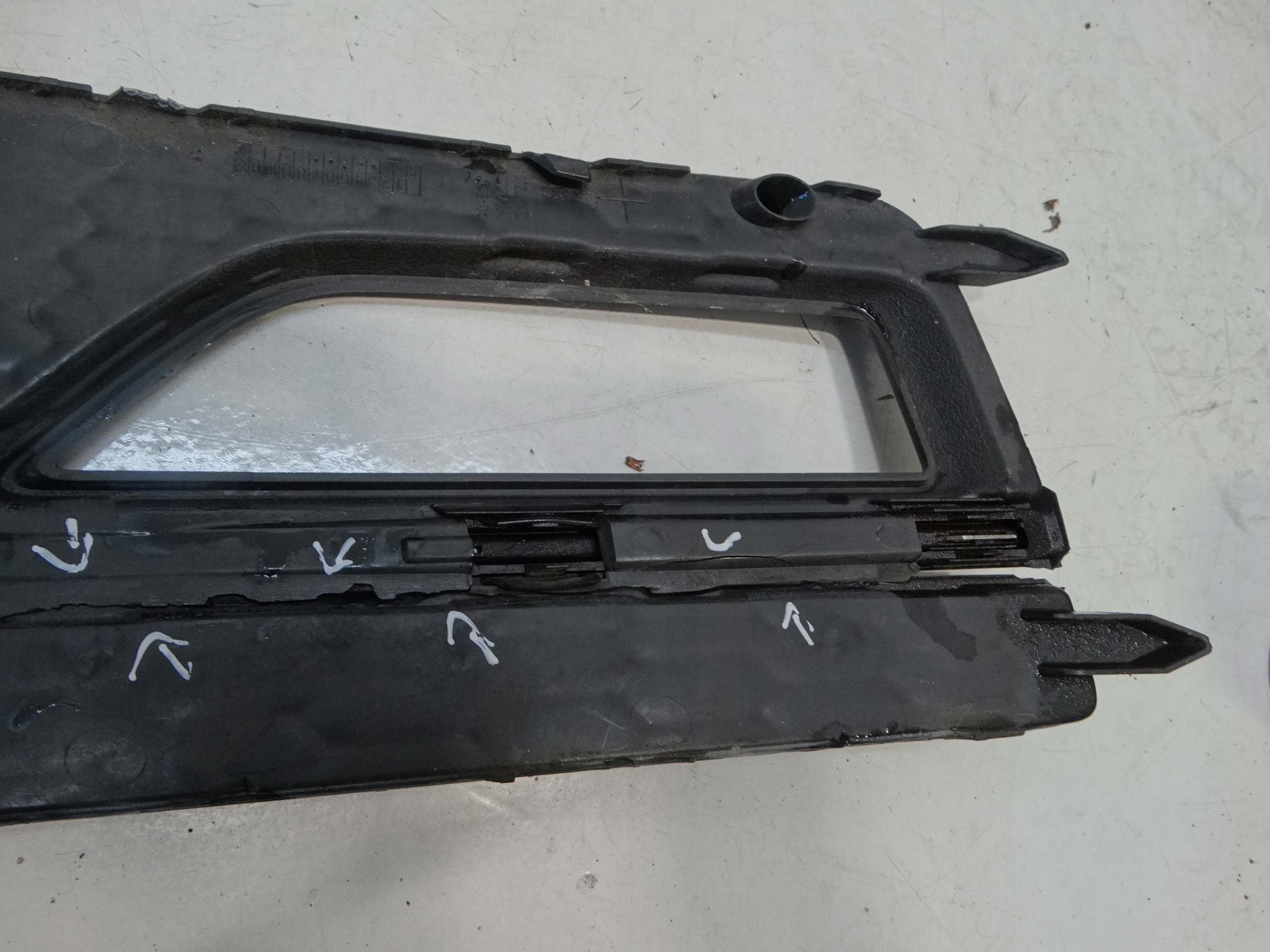 grid grille of a bumper right front AUDI A4 B8 S-LINE LIFT 8K0807682M
