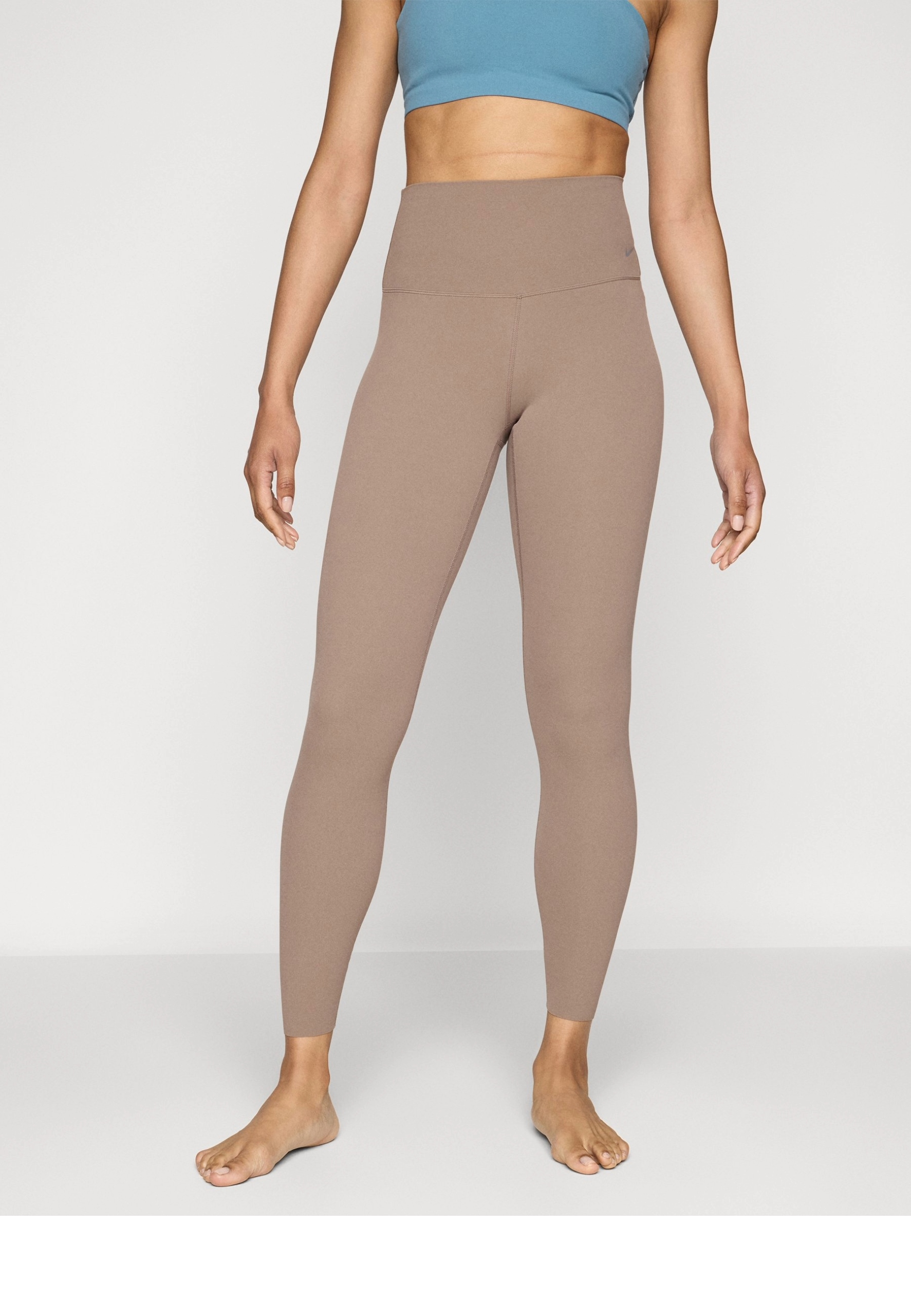 Y9558 Legginsy Damskie Nike Tight Fit High Rise, Rozmiar M