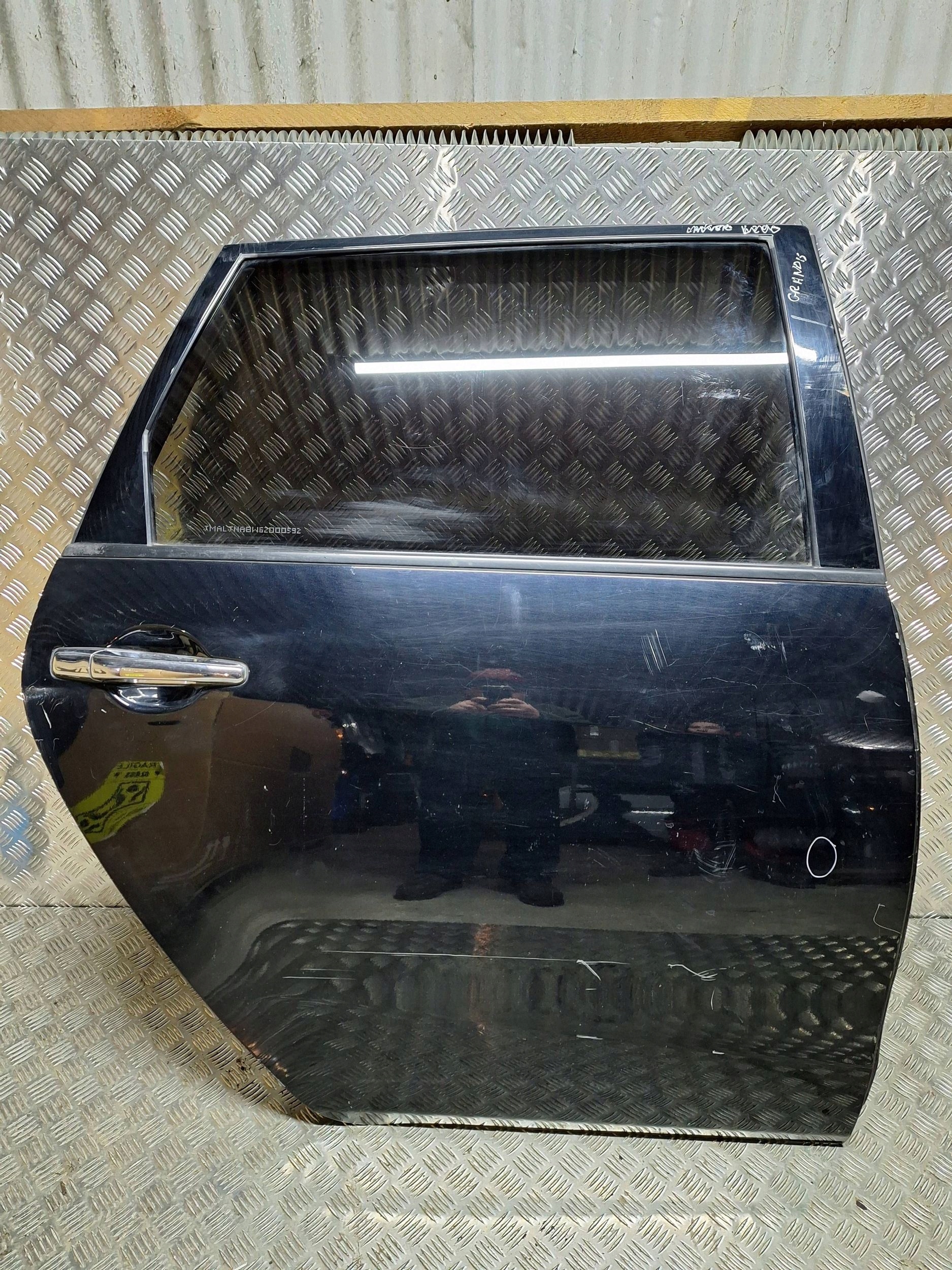 door rear part right MITSUBISHI GRANDIS 03-11 complete